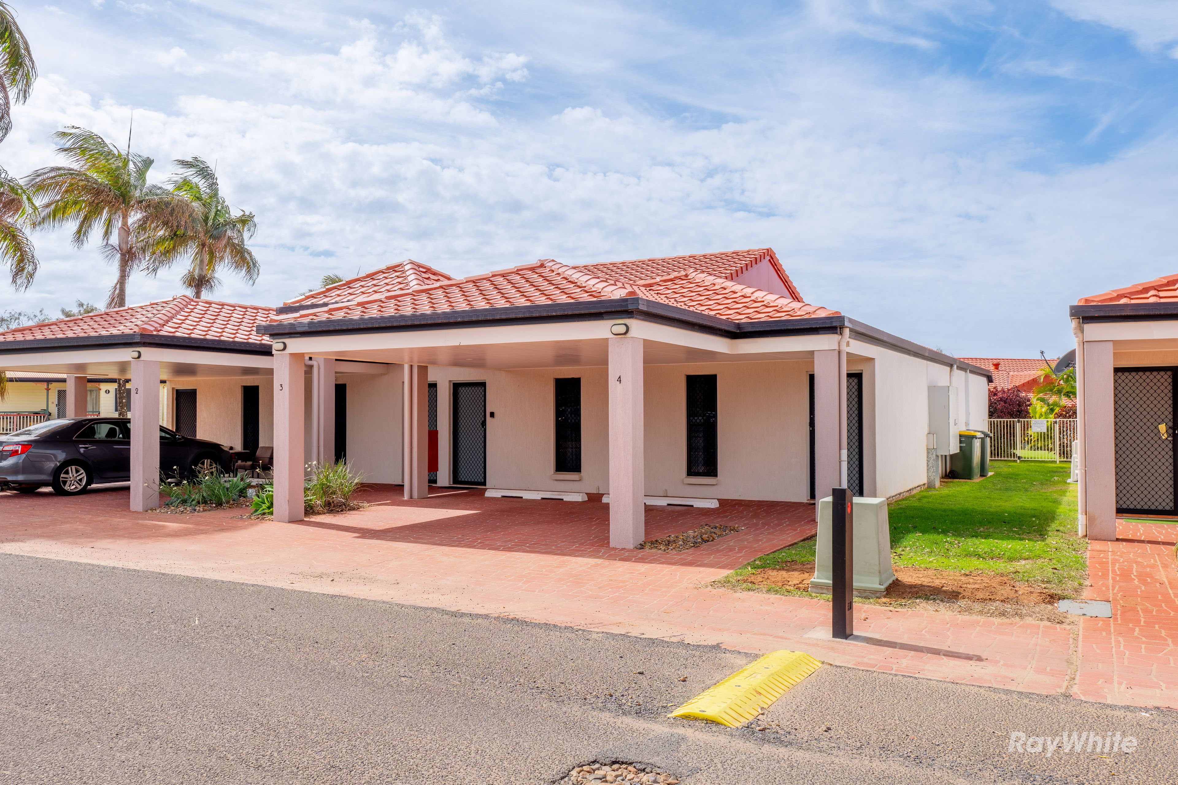 4/1 Pebble Beach Drive, Coral Cove, QLD 4670