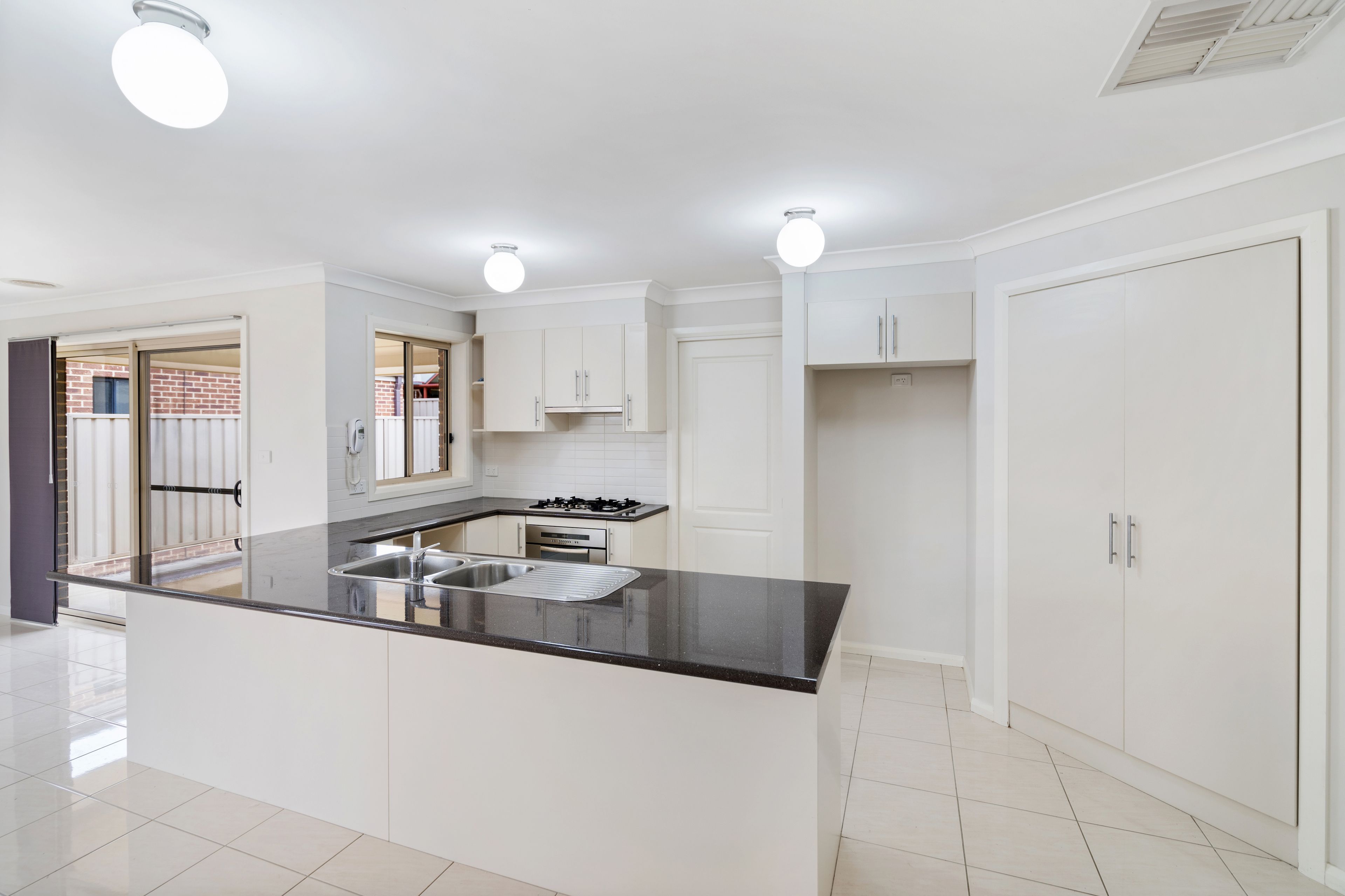 35 Deakin Avenue, Lloyd, NSW 2650