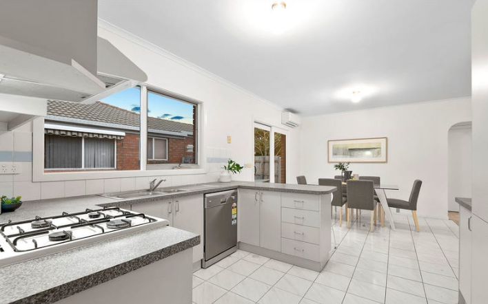 17 Hamilton Drive, Cranbourne North, VIC 3977