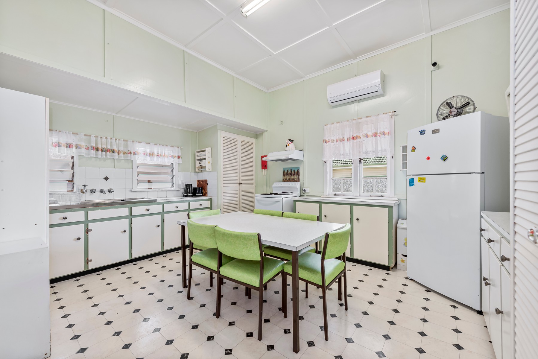 237 Campbell Street, Newtown, QLD 4350