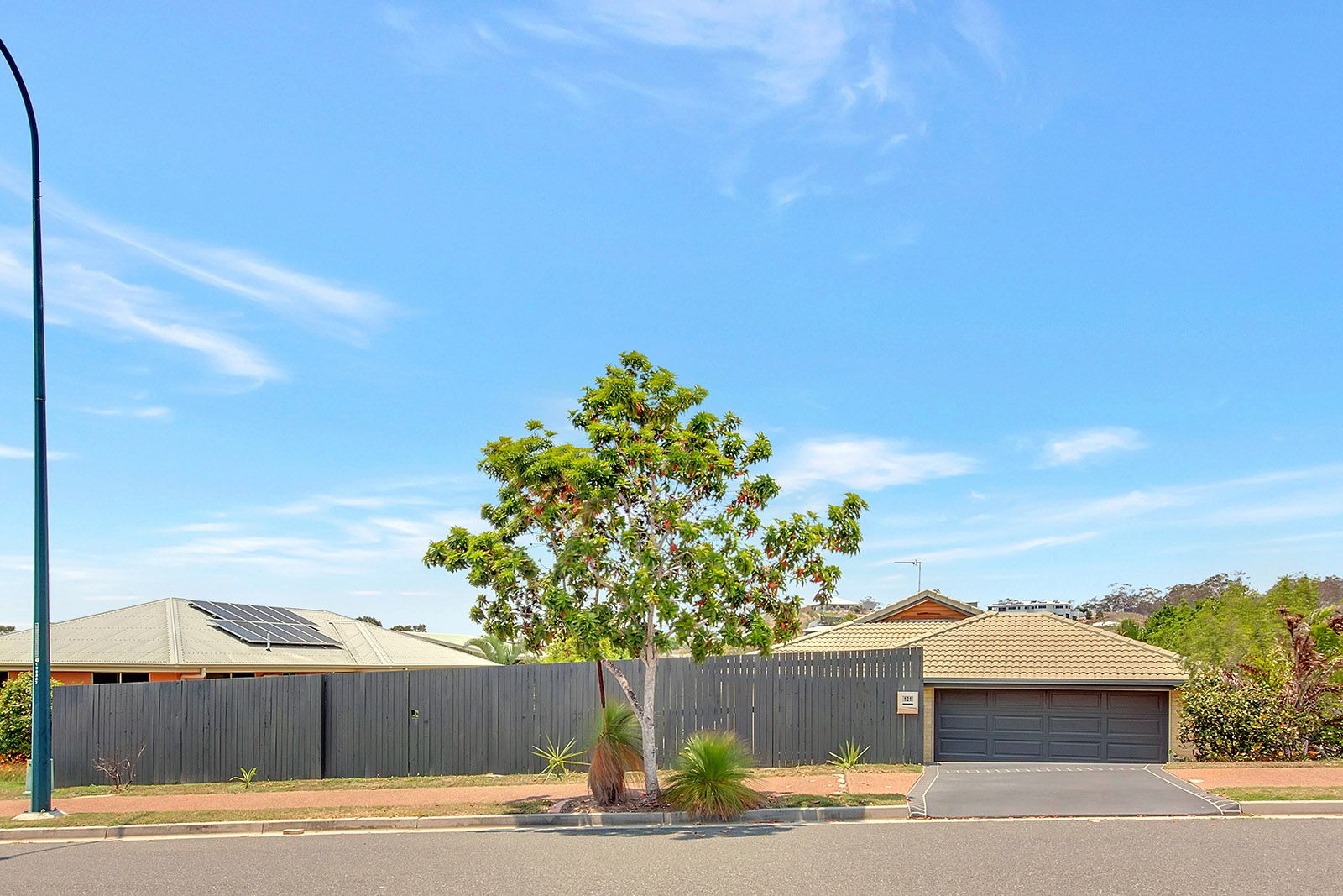 121 Emmadale Drive, New Auckland QLD 4680