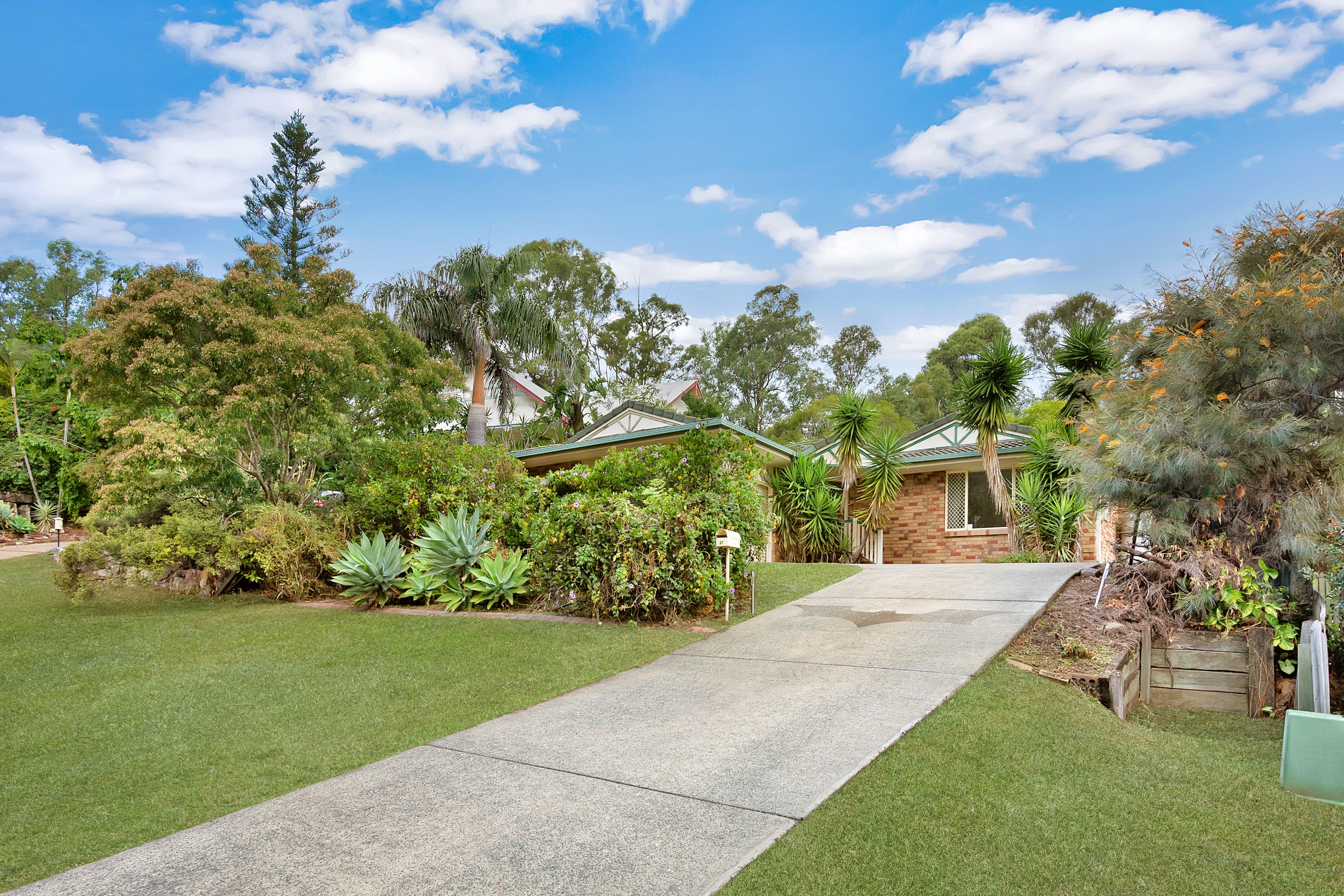 27 Walkers Road, Everton Hills, QLD 4053
