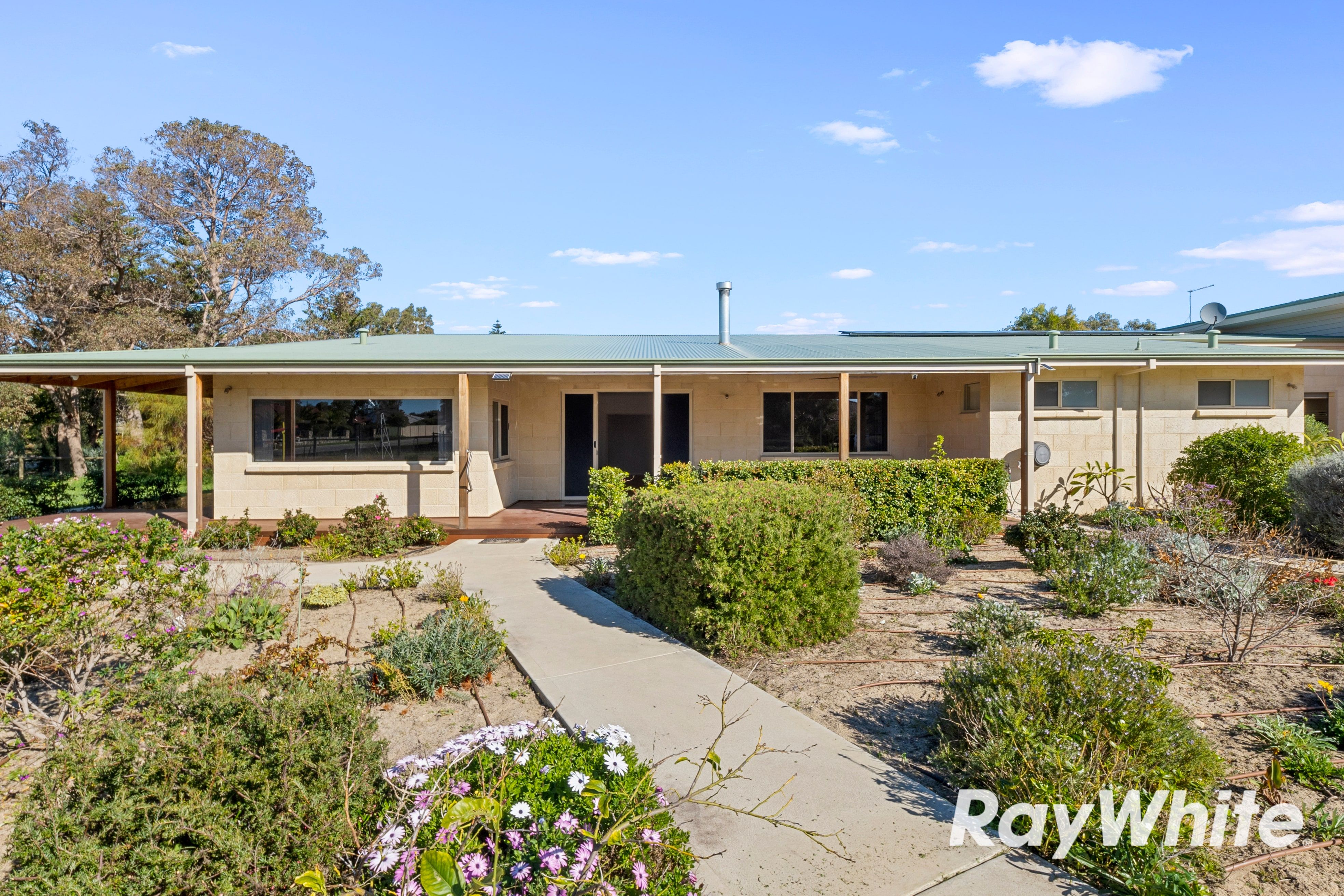 8 Laceby Court — photo 18 of 19