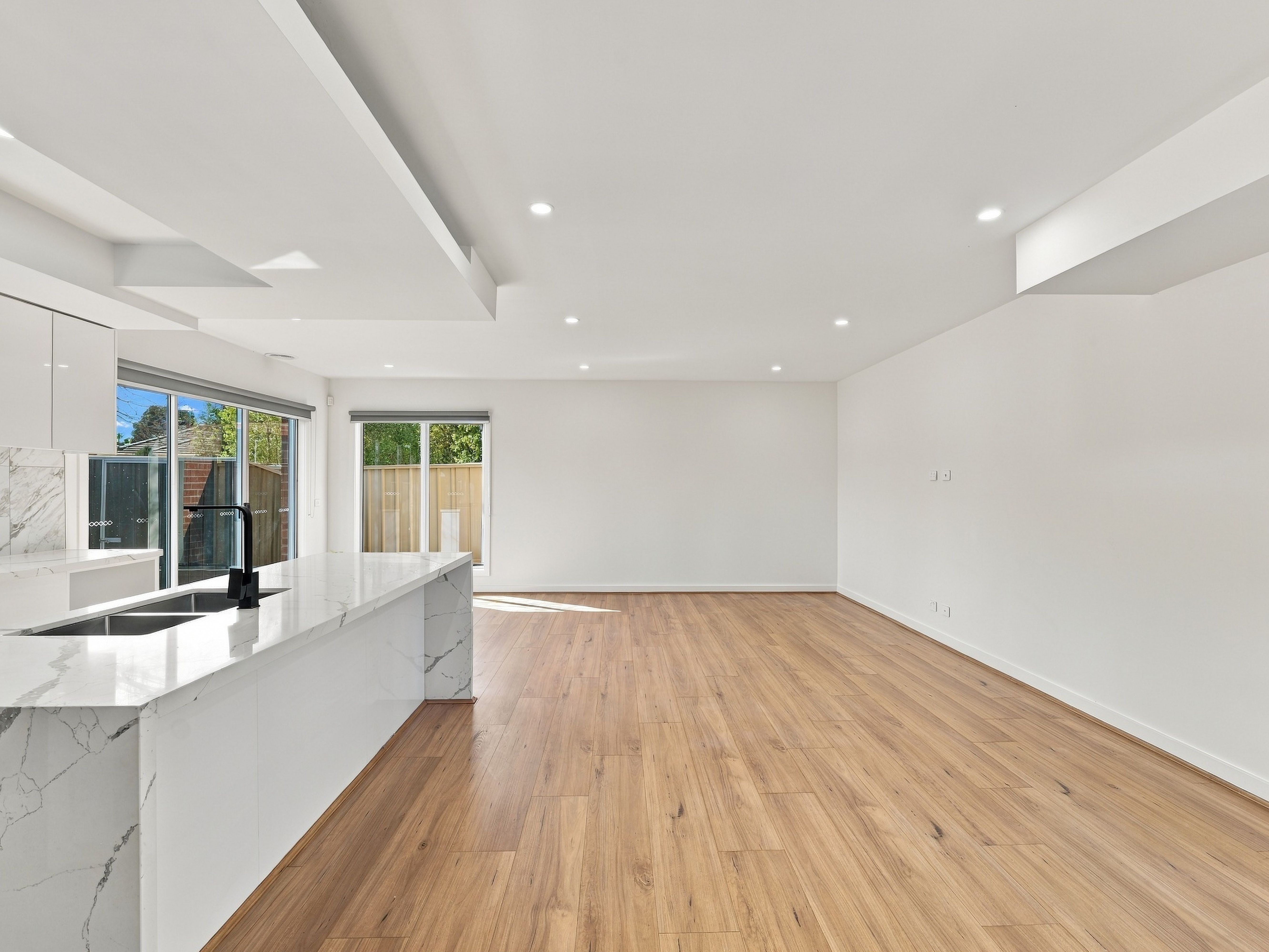 2/10 Davern Court — photo 3 of 25