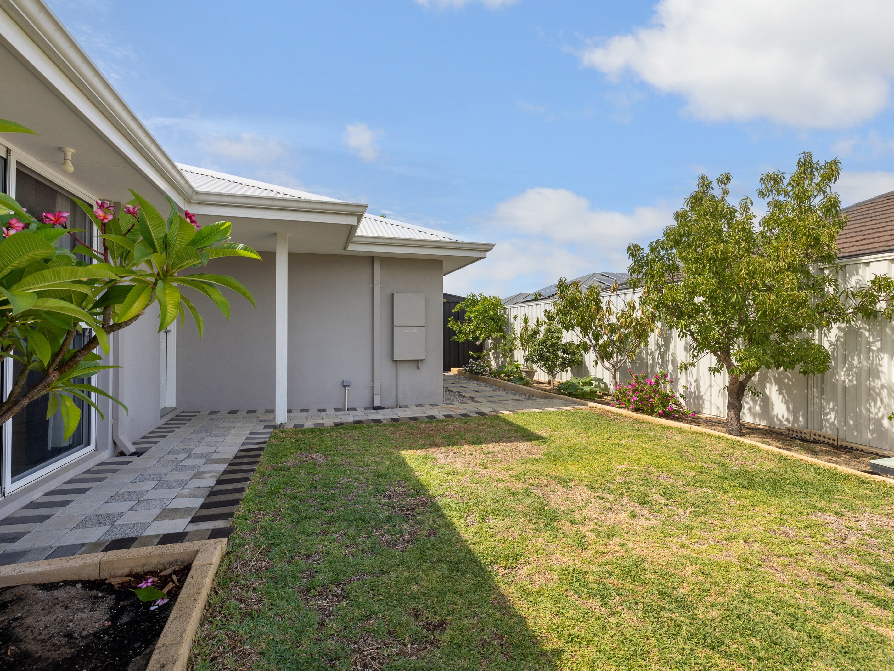 21 Farnaby Lane, Beckenham, WA 6107