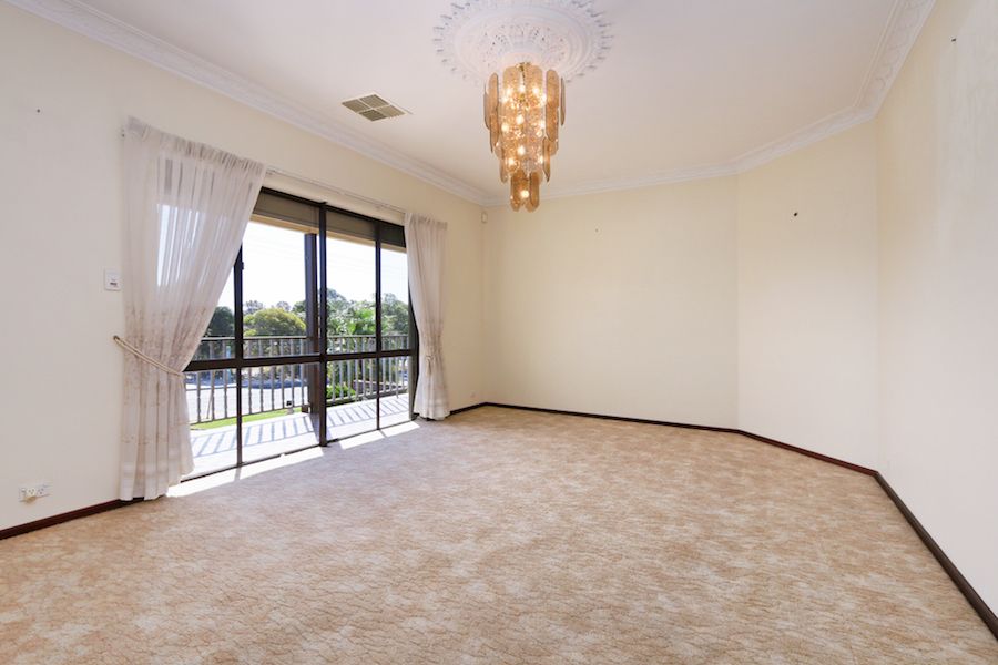 10 McCombe Avenue, Samson, WA 6163