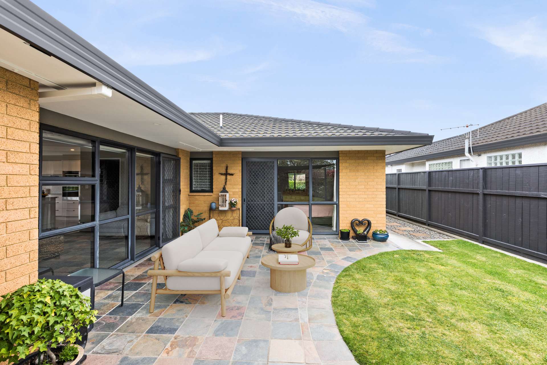 126 Avenue Road photo 5