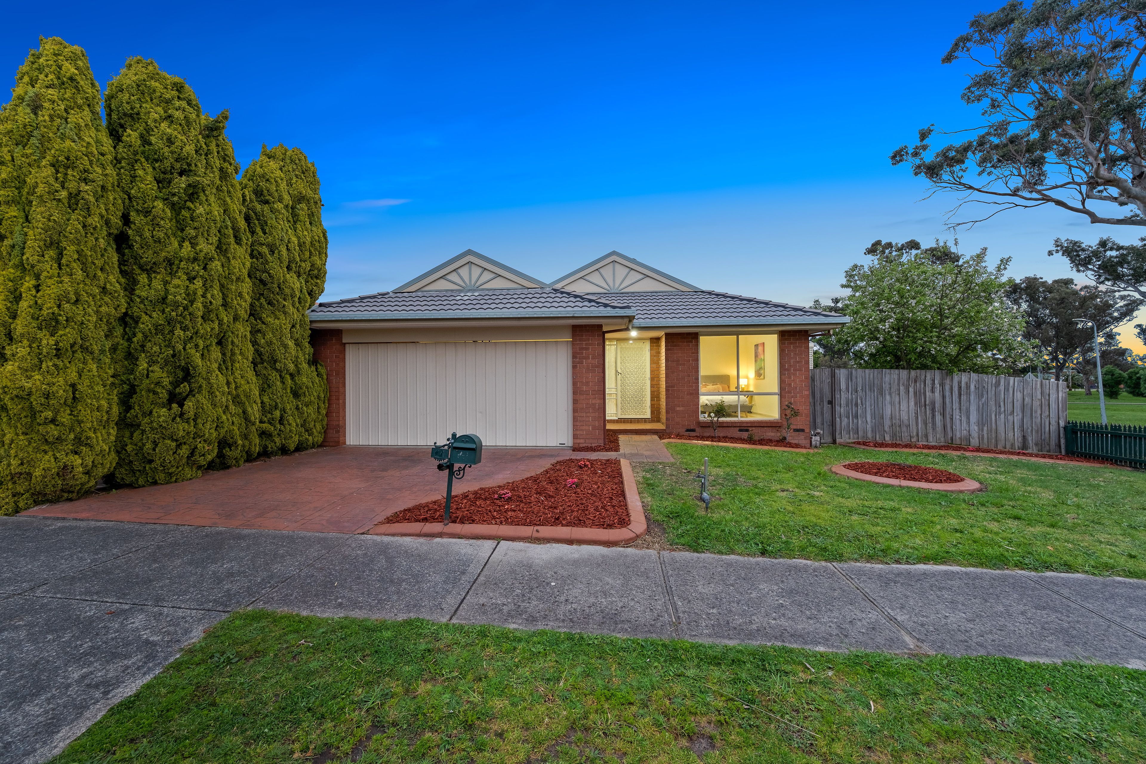 16 Elanora Way, Hampton Park VIC 3976