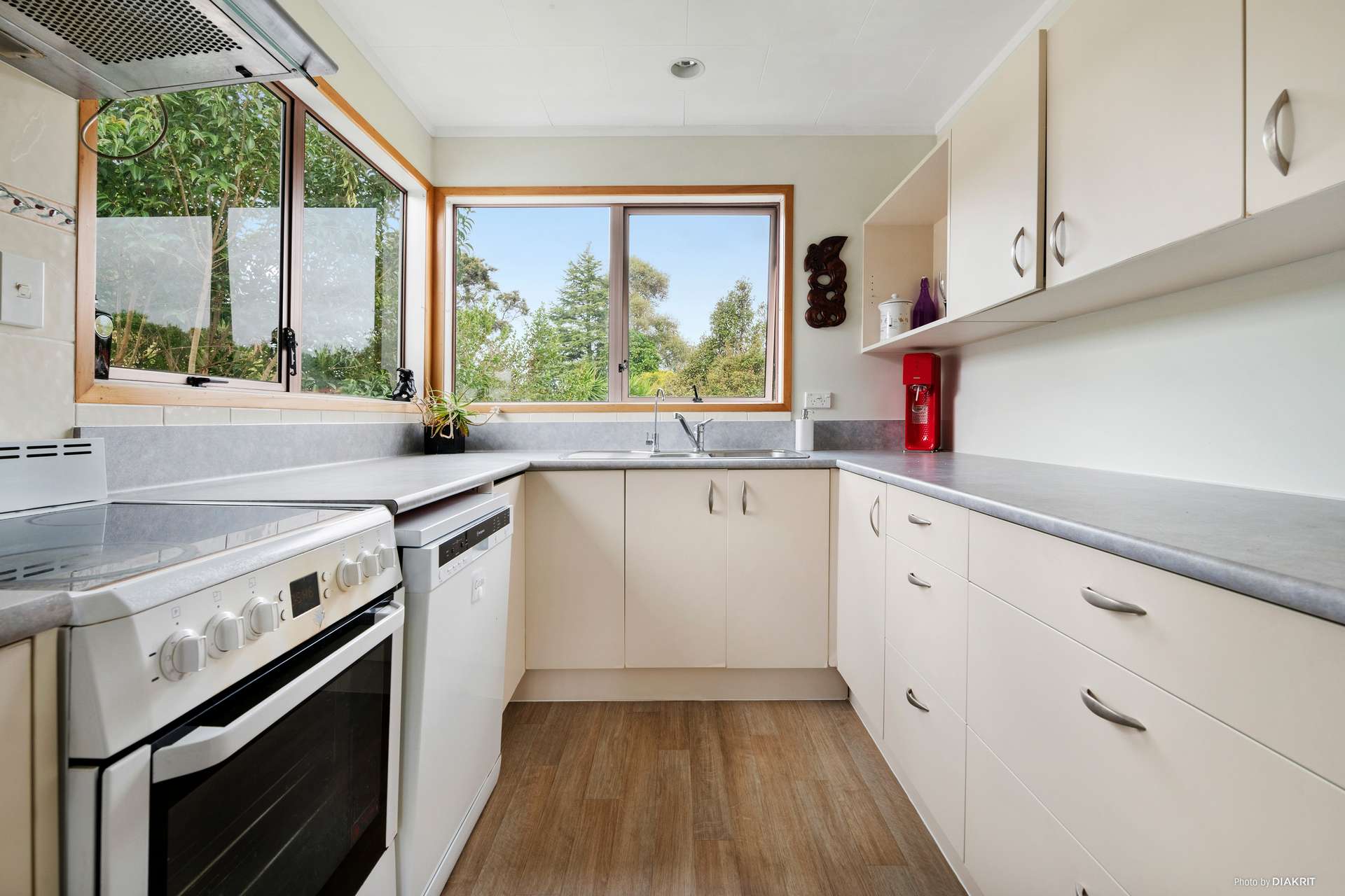 7 Wainoni Place photo 8