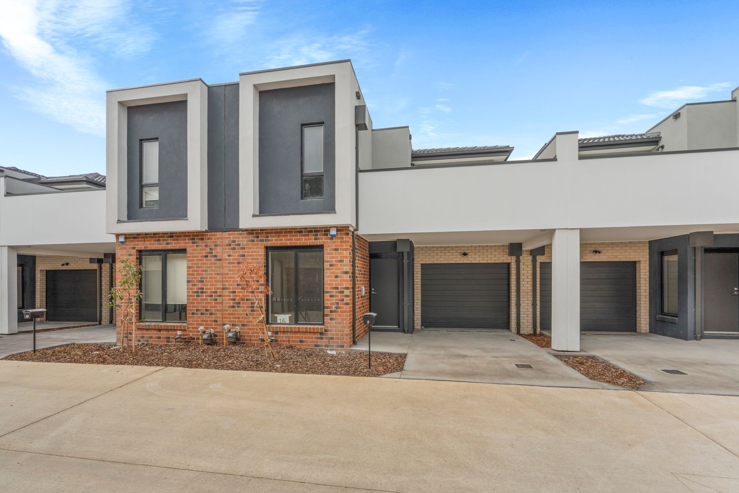 8 Midnight Circuit, South Morang, VIC 3752