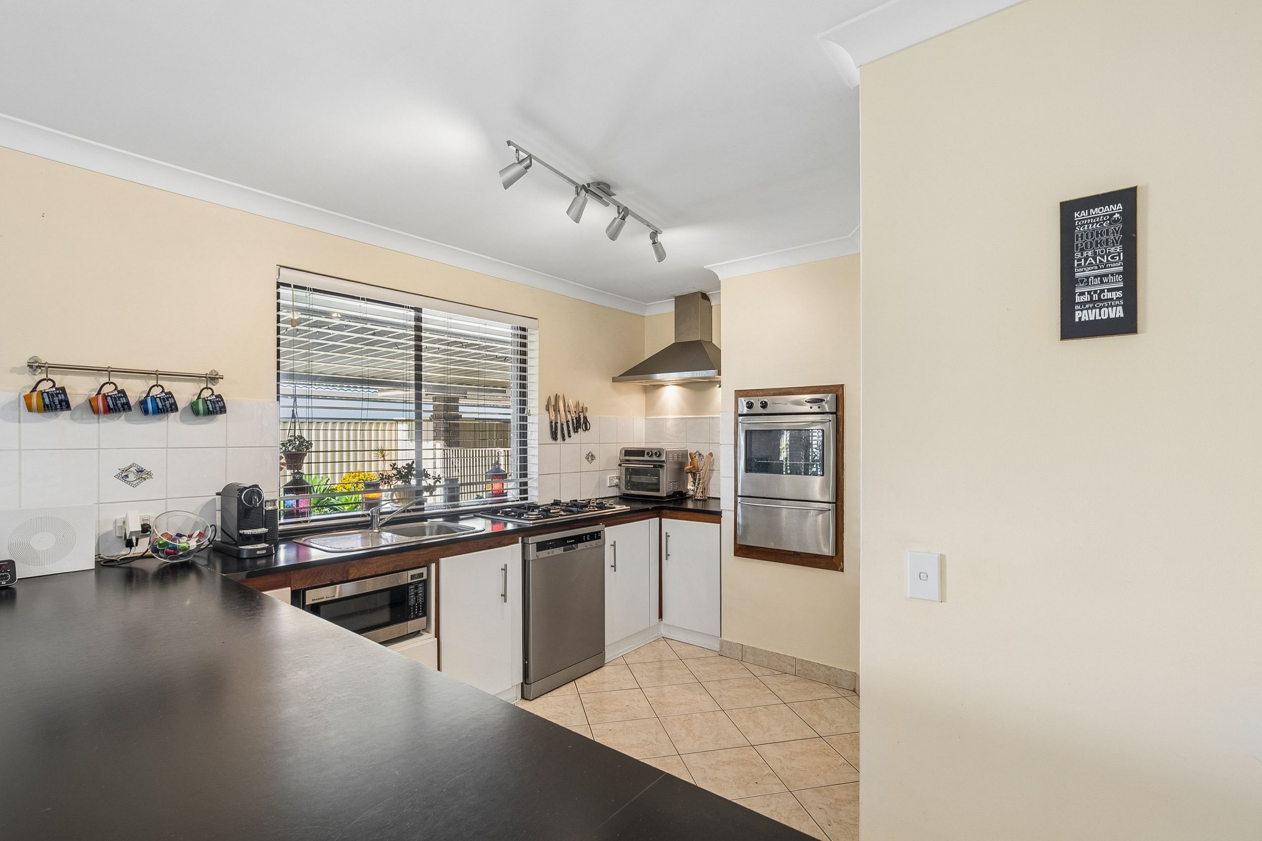 8 Palmer Crescent — photo 10 of 30