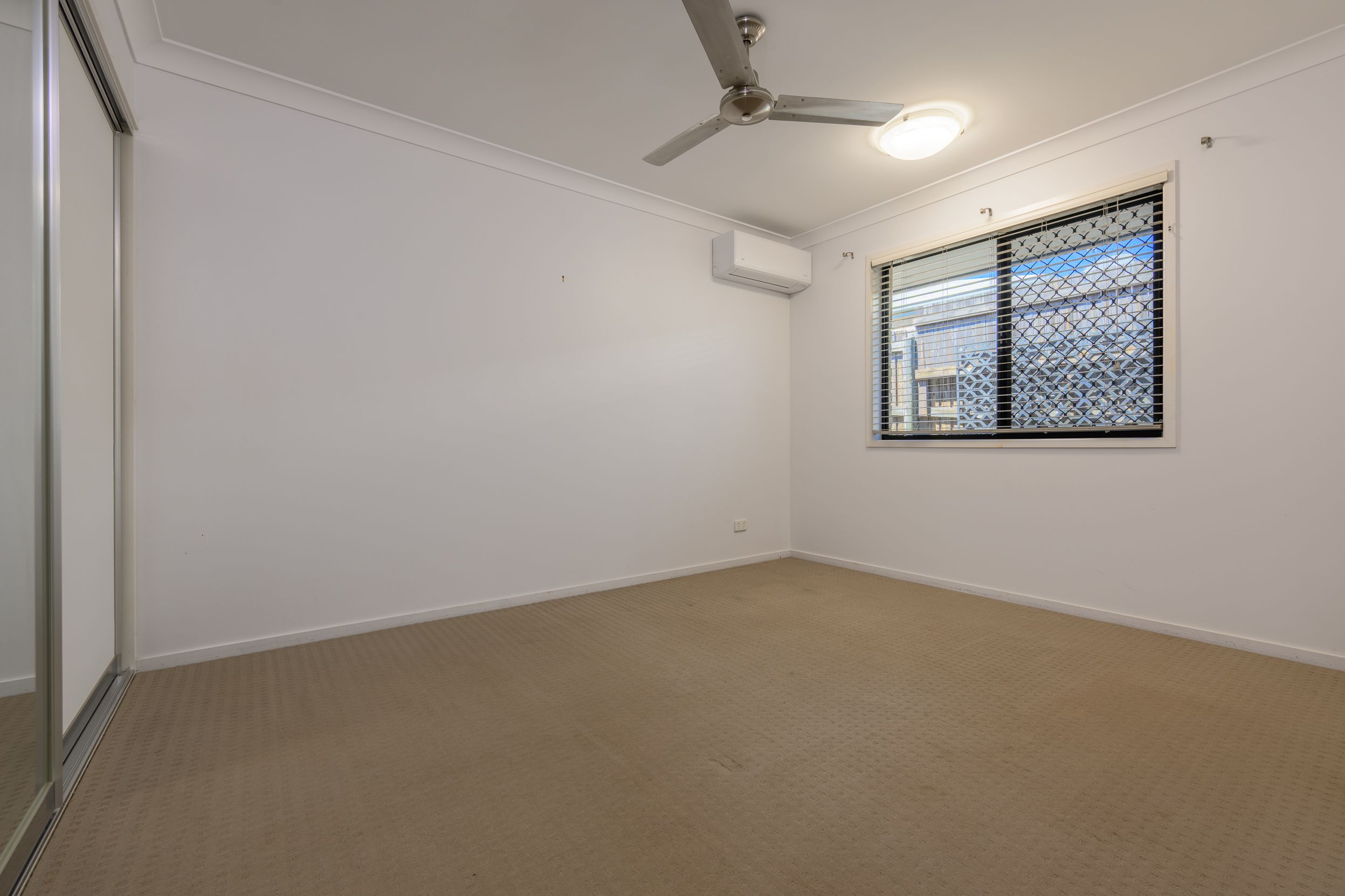 13 Redgum Drive — photo 8 of 16