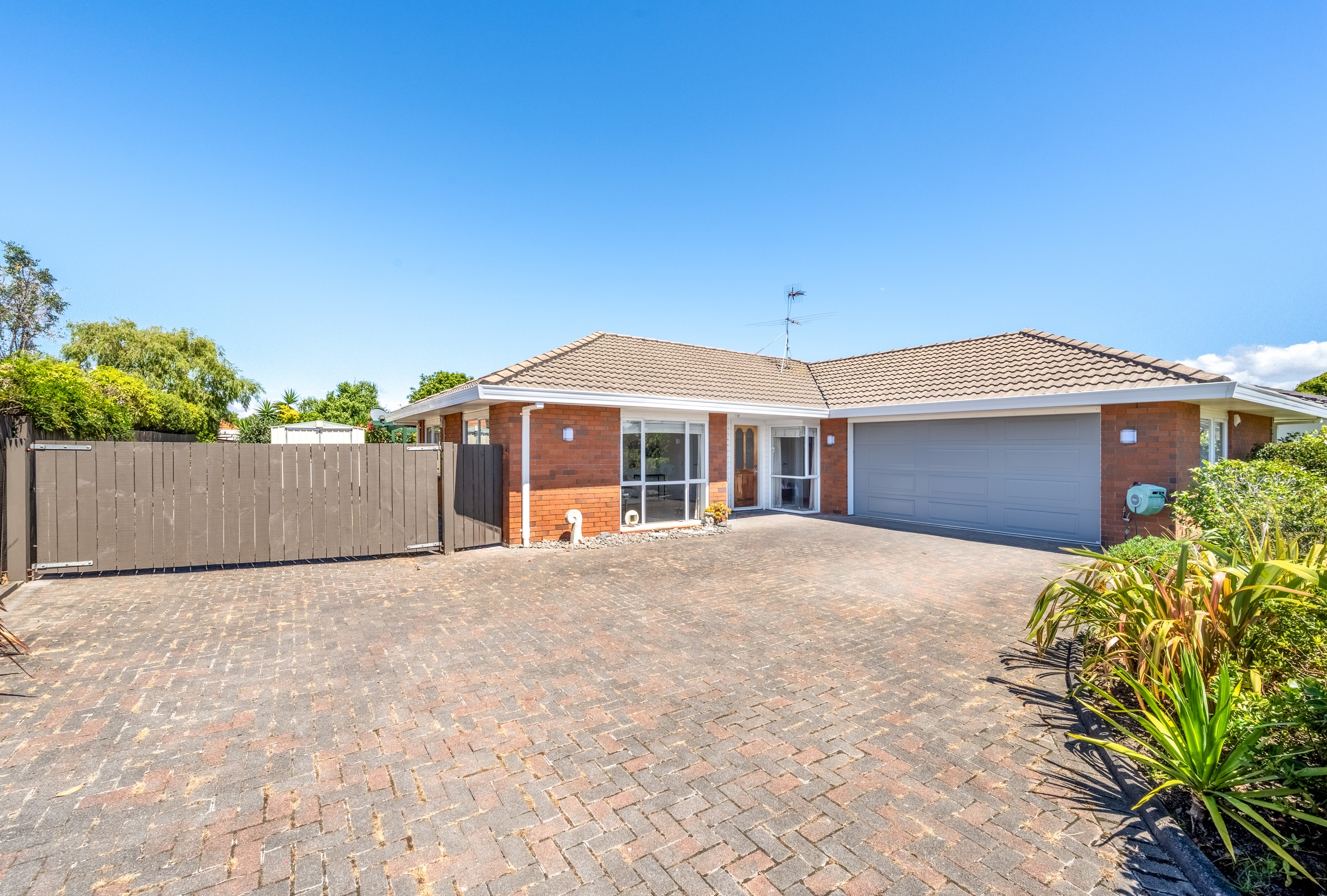 21 Jan Higgins Place, Golflands, Manukau City