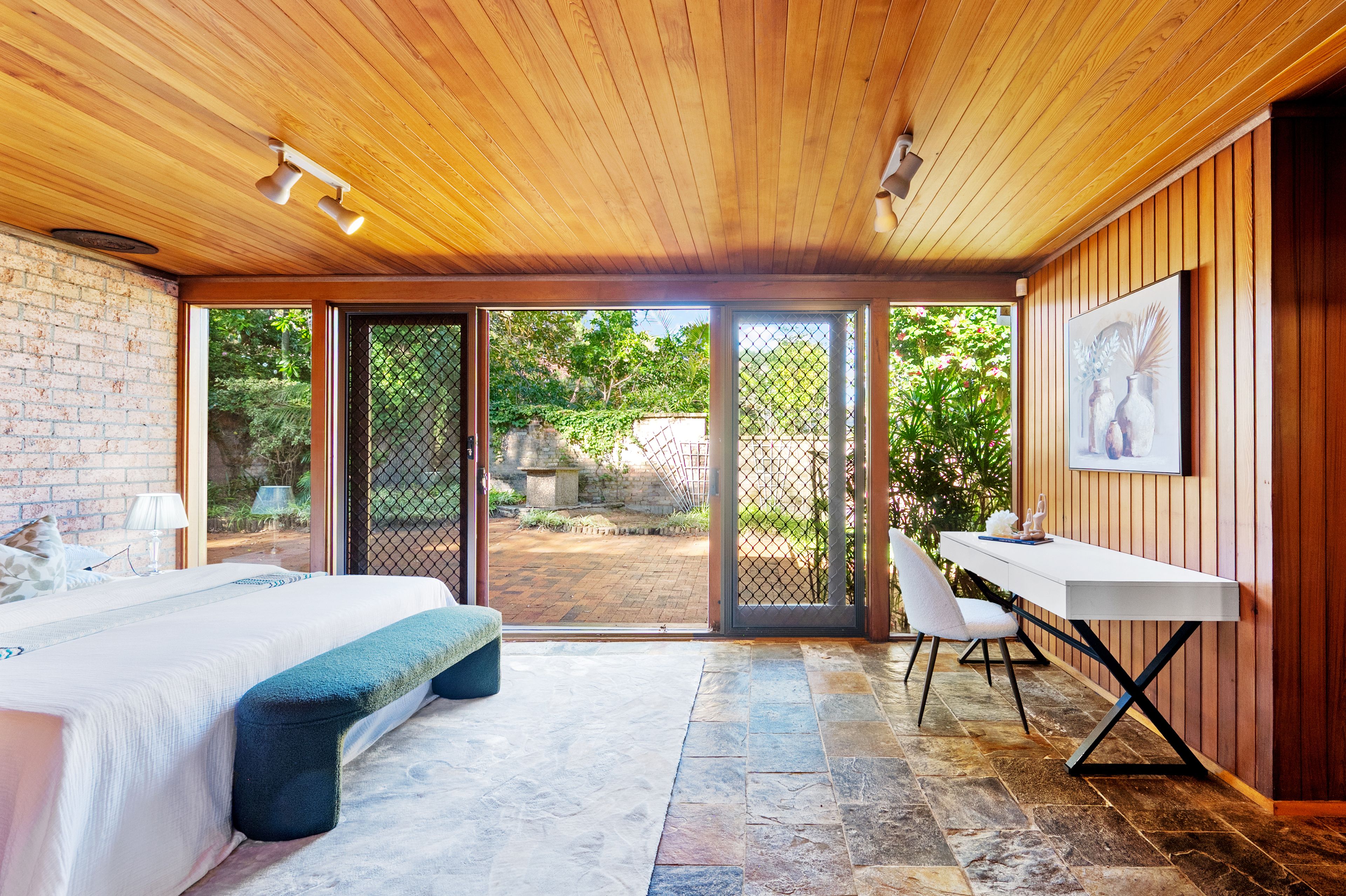 32 Buckingham Road — photo 10 of 18