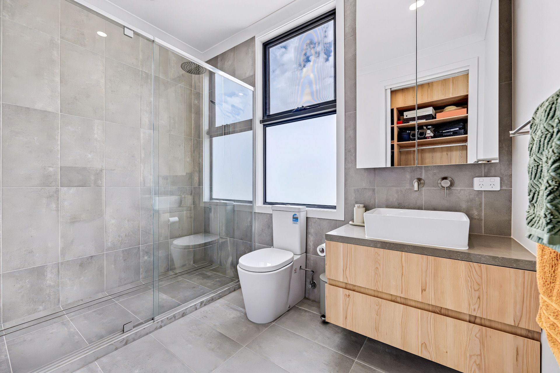 17 Castle Close — photo 12 of 13