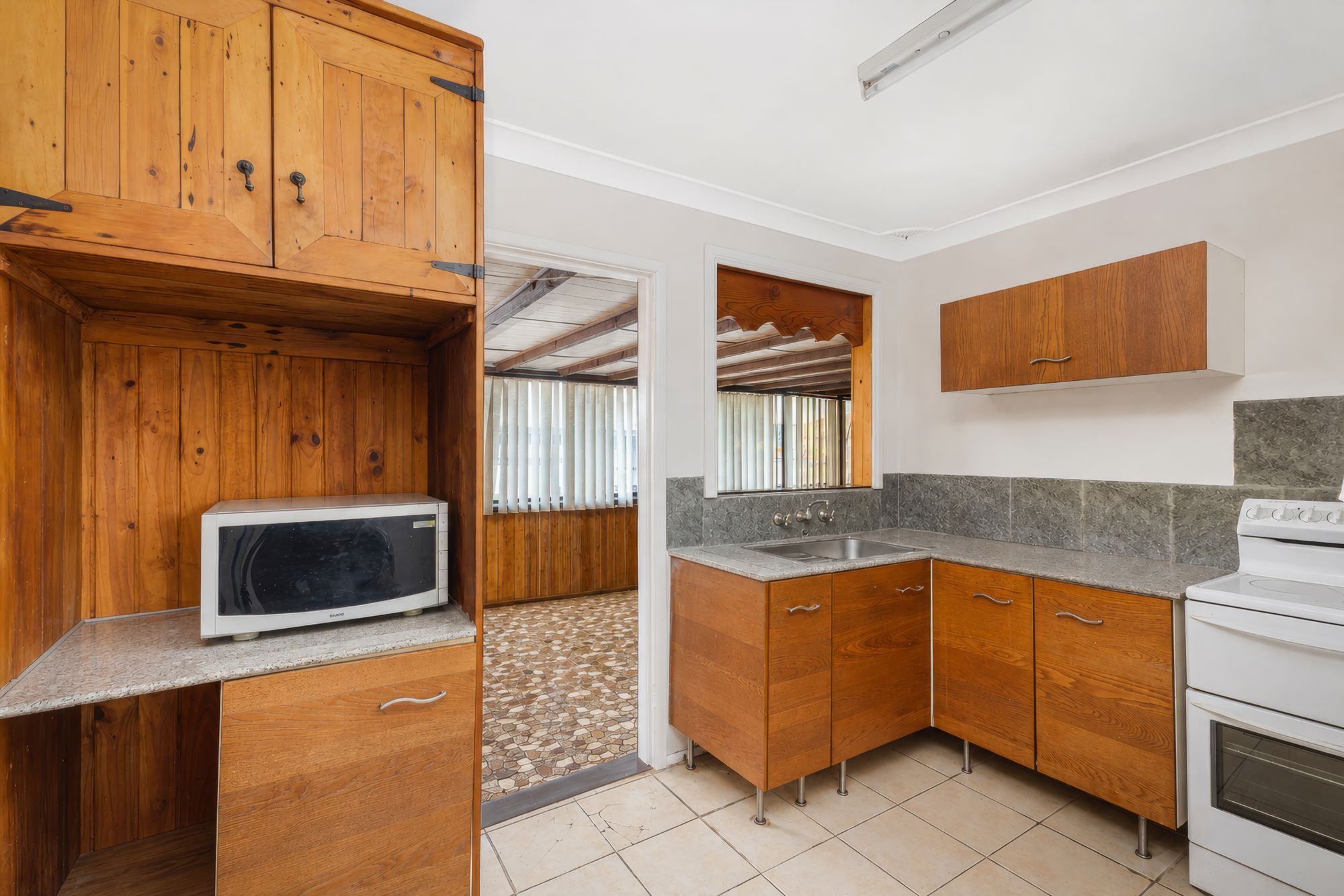 63 Canberra Street — photo 5 of 14