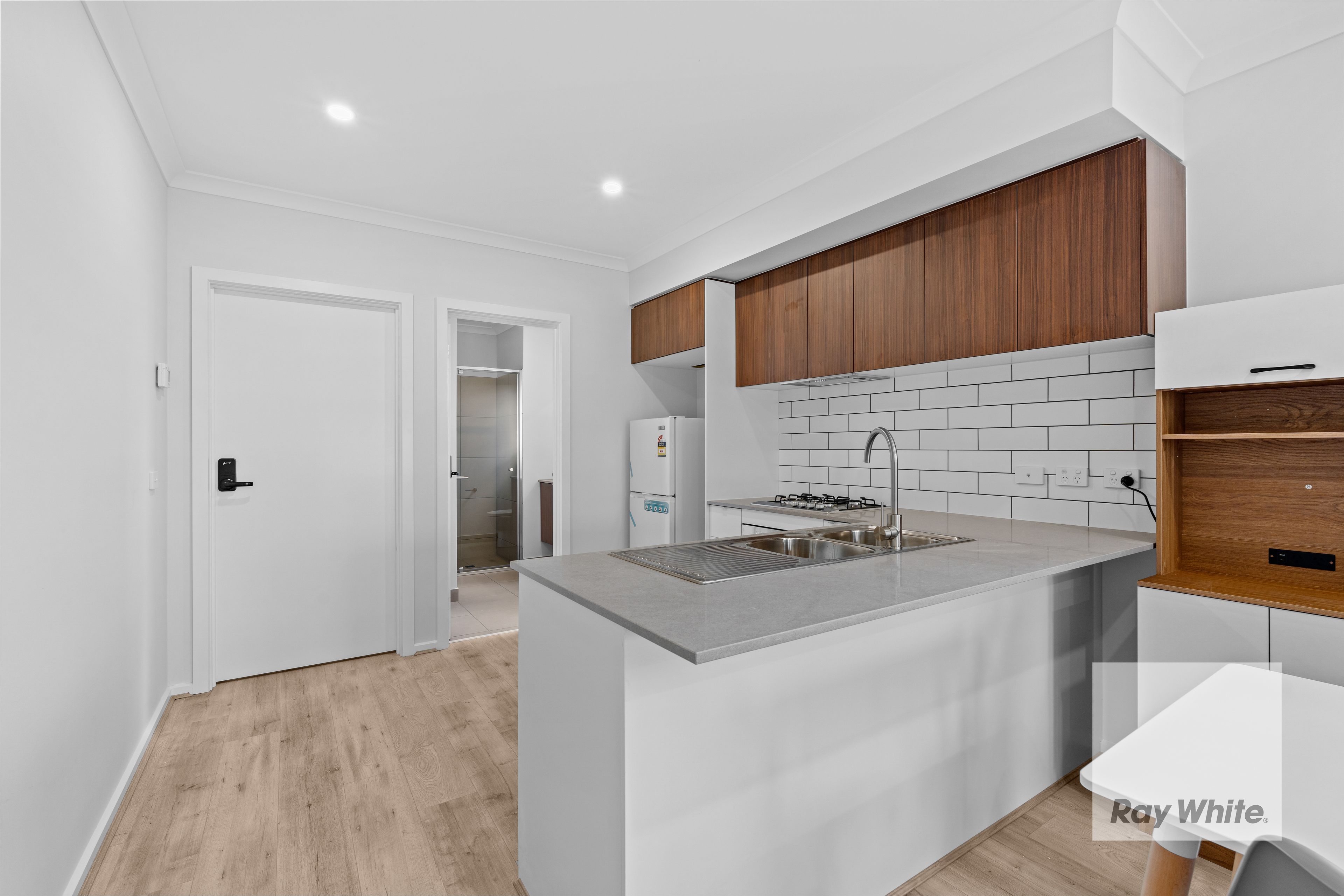 95 Whiteside Street — photo 8 of 12