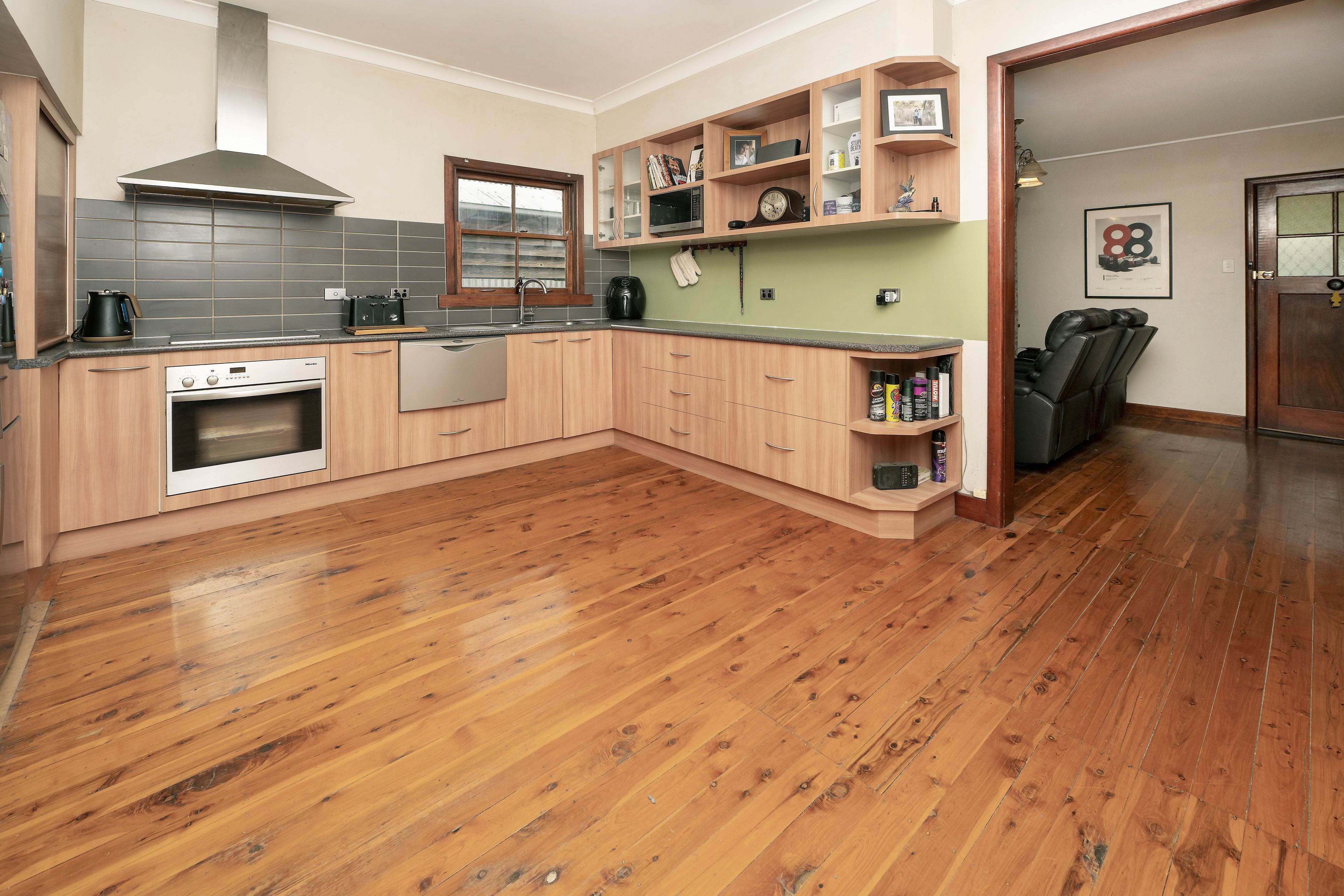 6 Buchan Street — photo 3 of 16
