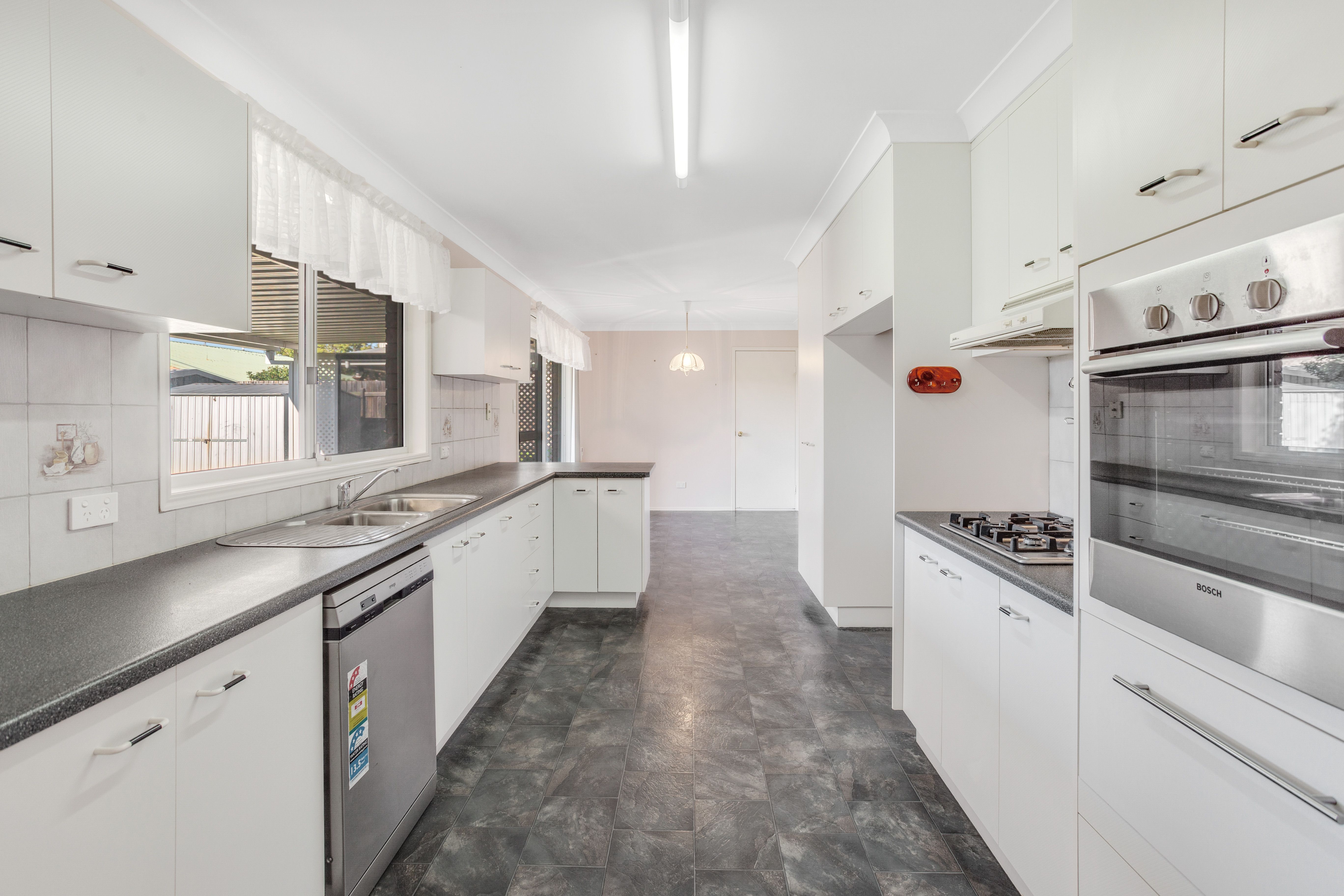 305 Stenner Street, Centenary Heights, QLD 4350