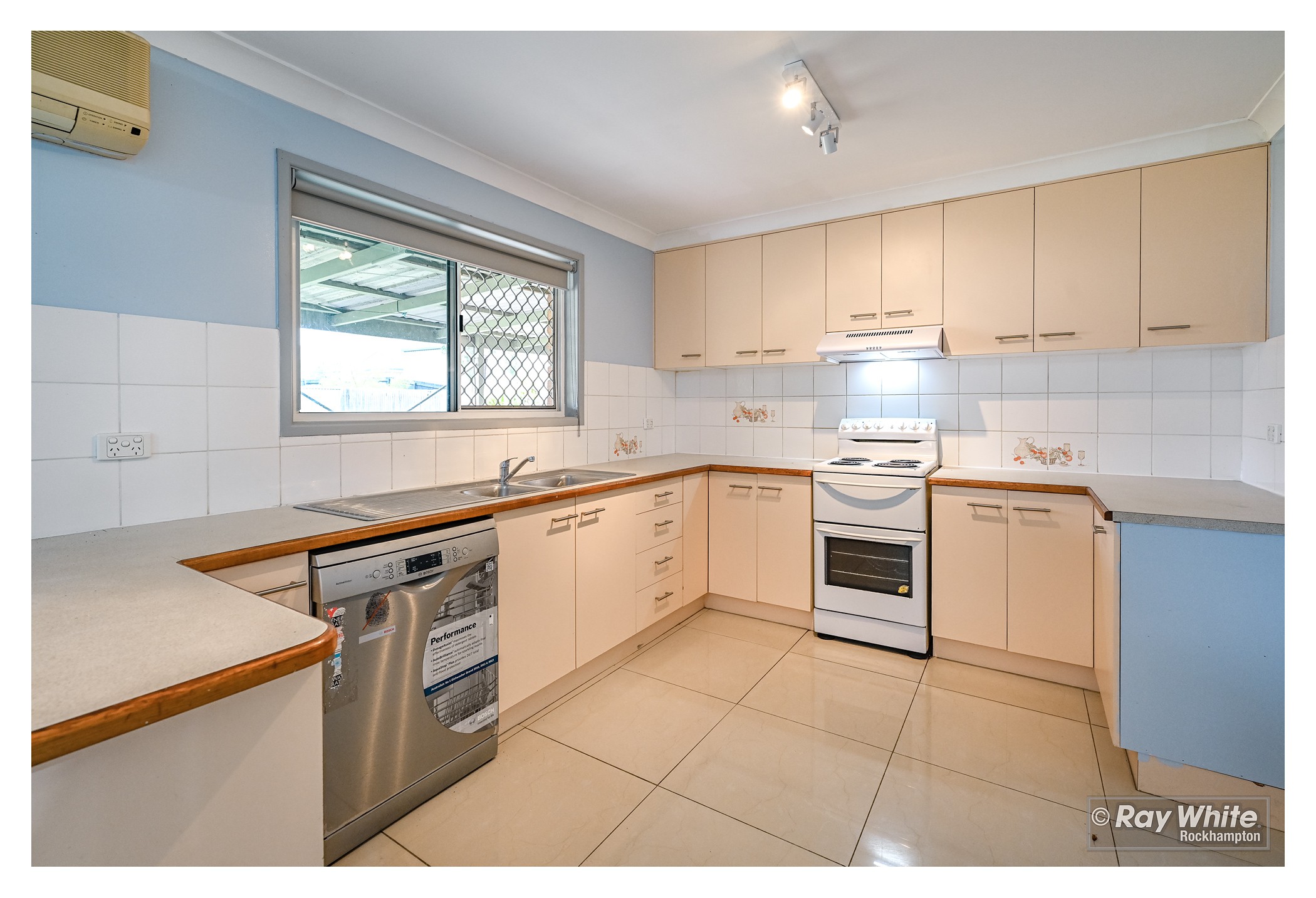 16 Smithwick Street, Norman Gardens, QLD 4701
