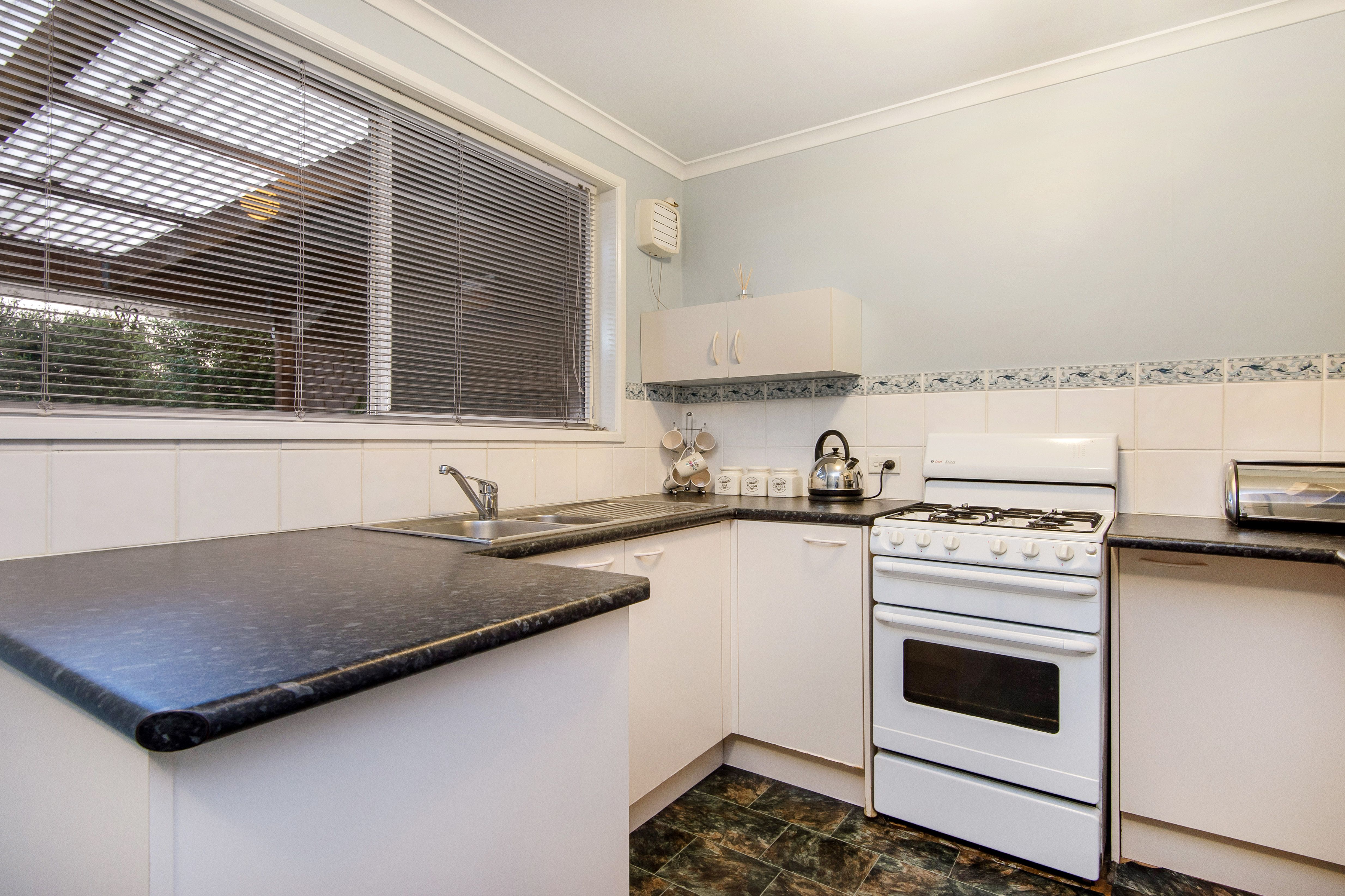 2/190 Karingal Drive, Frankston, VIC 3199