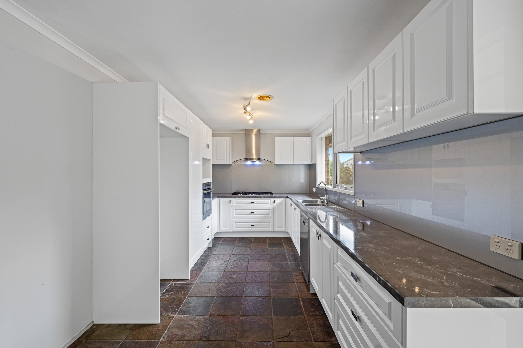 16 Hawdon Drive, Cranbourne, VIC 3977