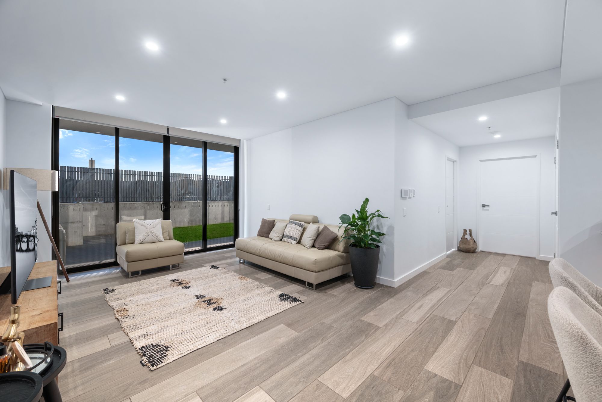 8/363 Bernera Road, Edmondson Park, NSW 2174