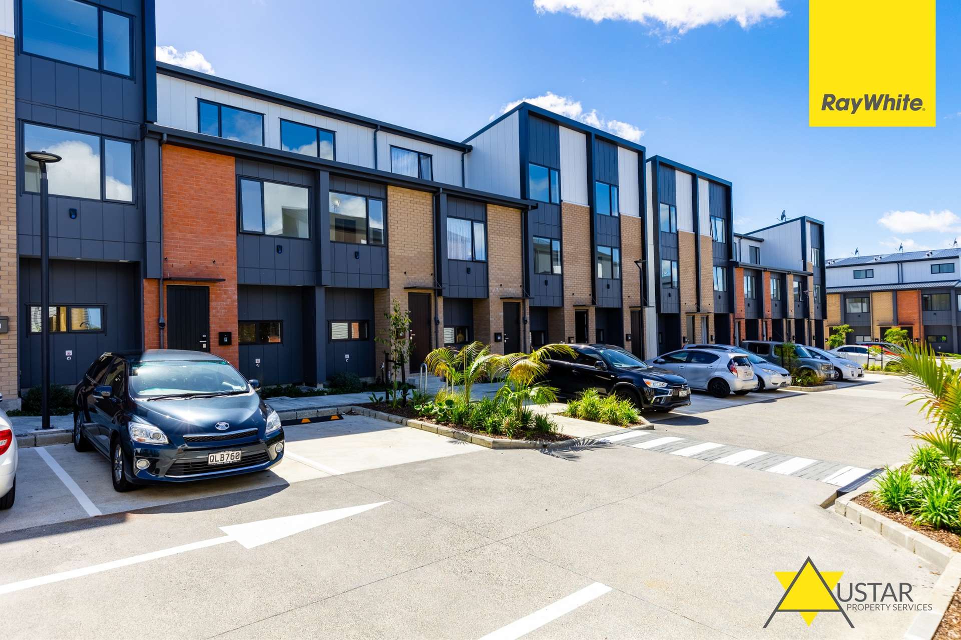 15 Parkwood Avenue photo 2