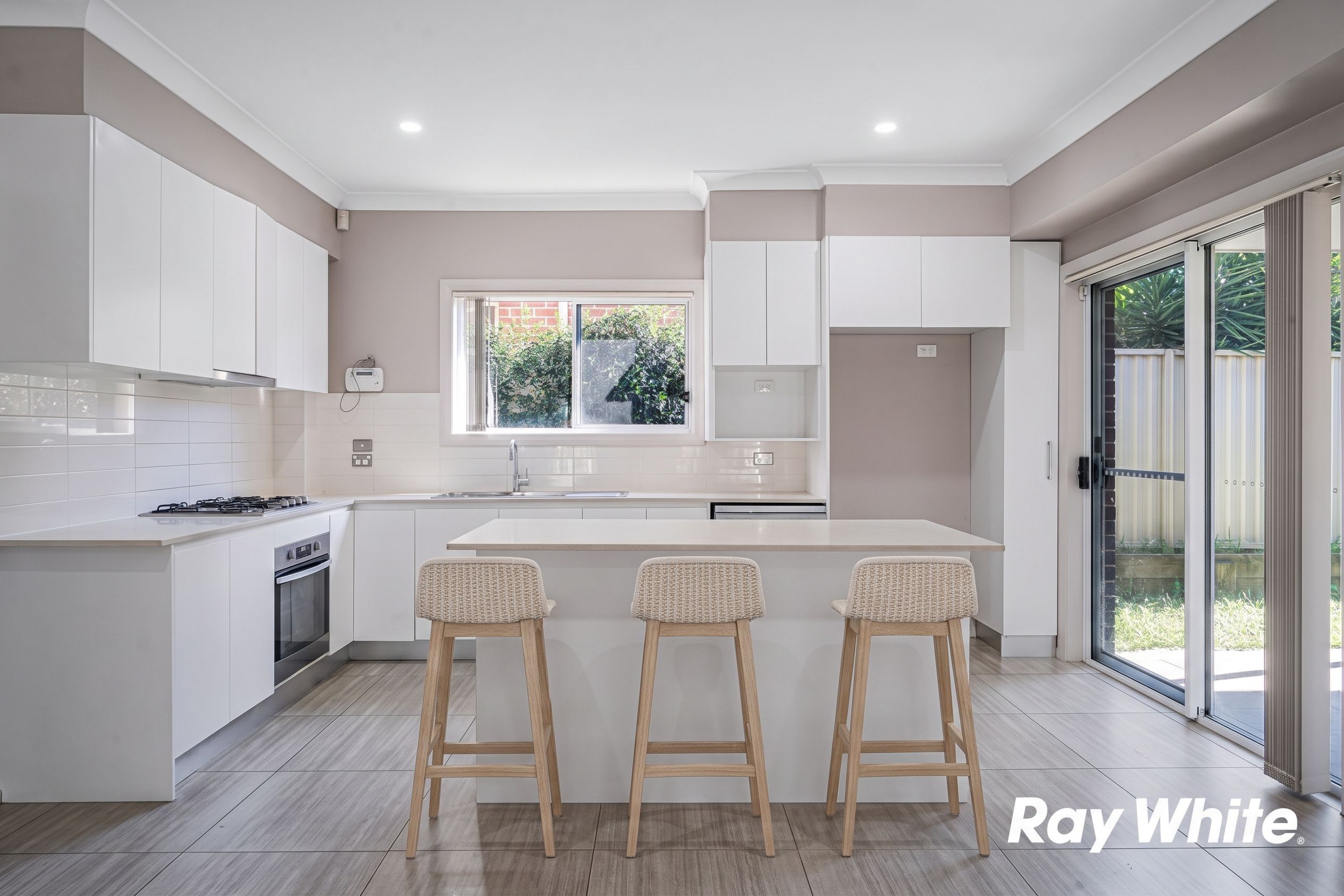 8/33 St Albans Road — photo 3 of 9