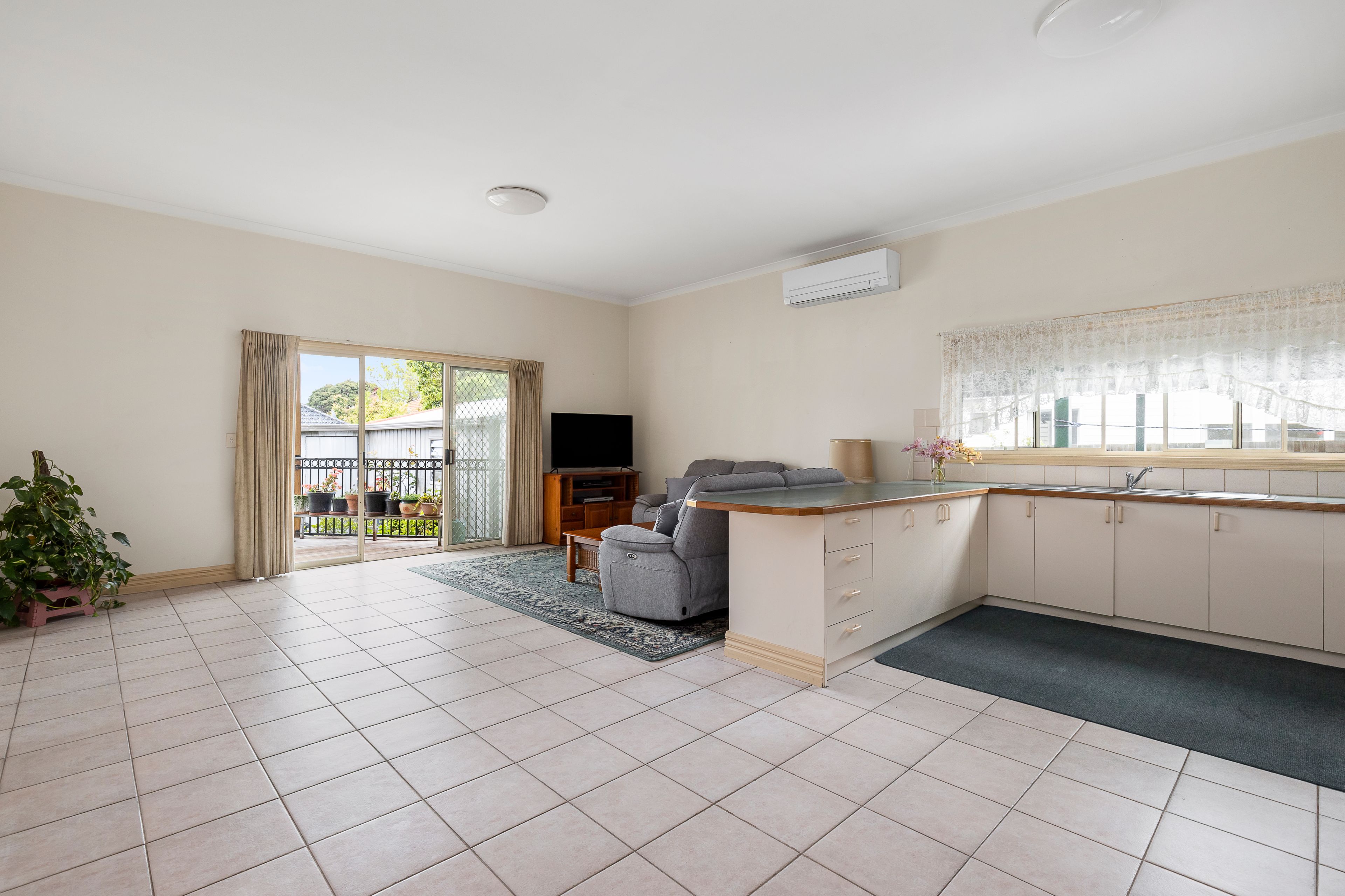 221 Huntingdale Road — photo 3 of 10