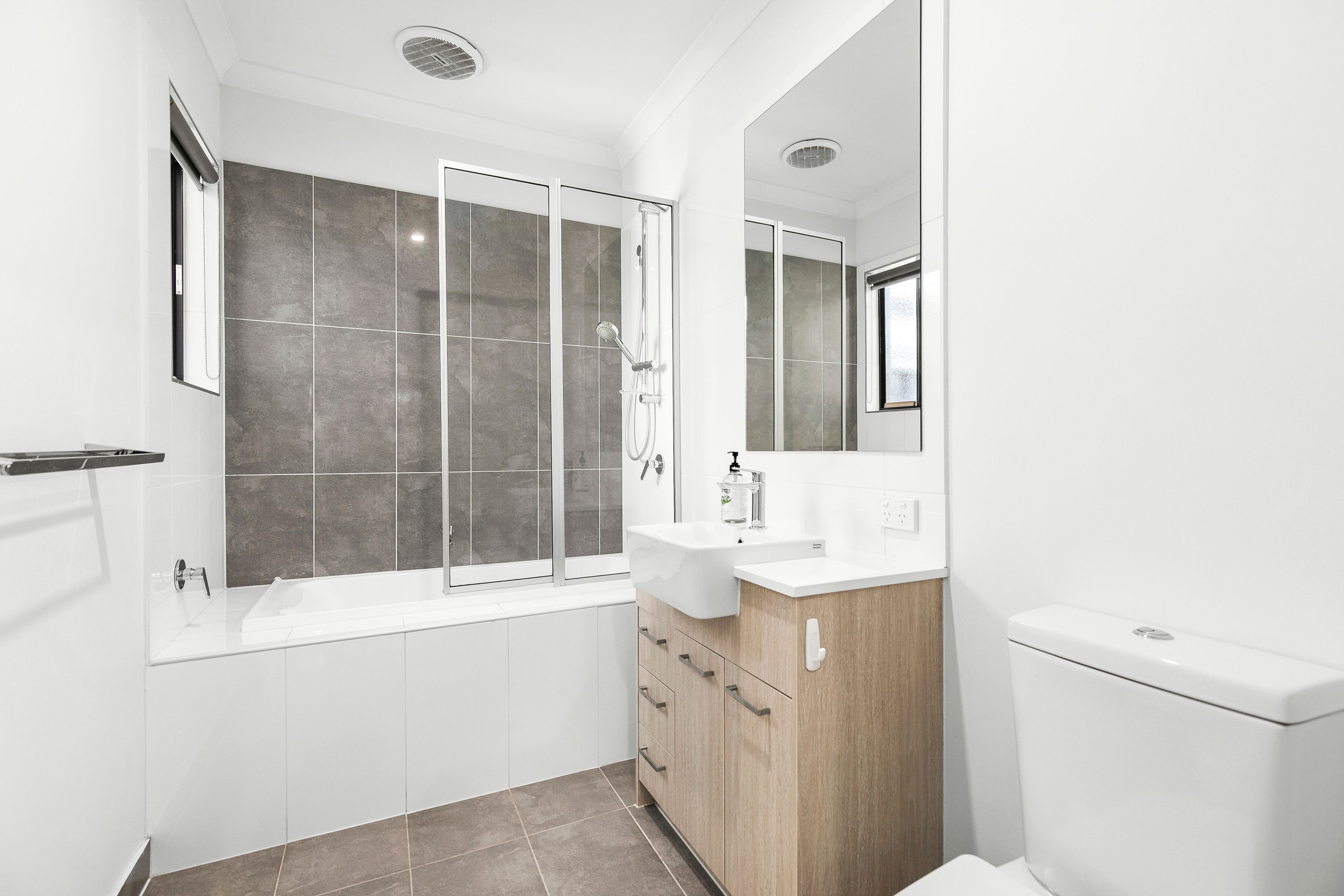 12 Lavinia Street — photo 11 of 14