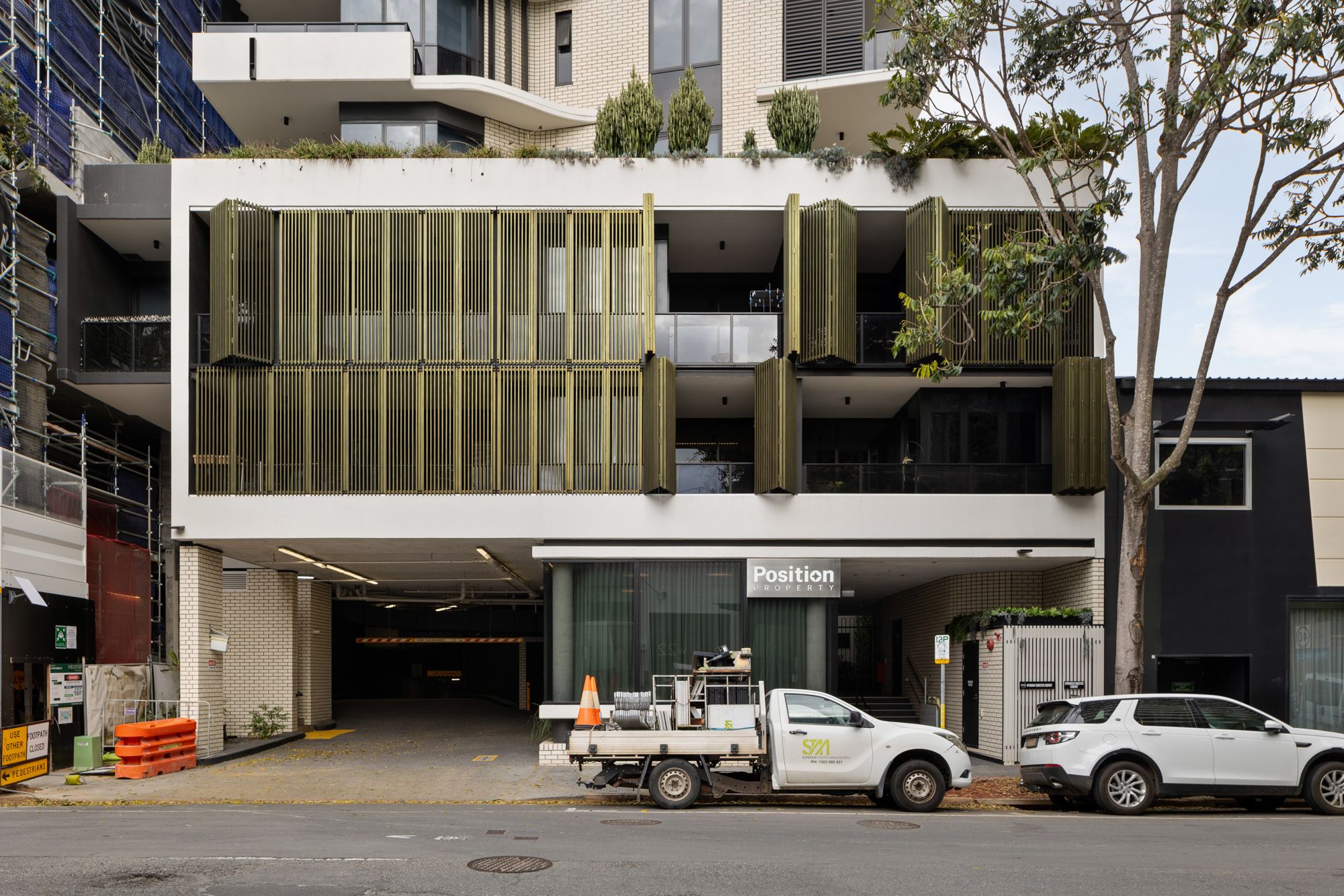 Three-bedroom courtyard apartment in the heart of Teneriffe — photo 14 of 14
