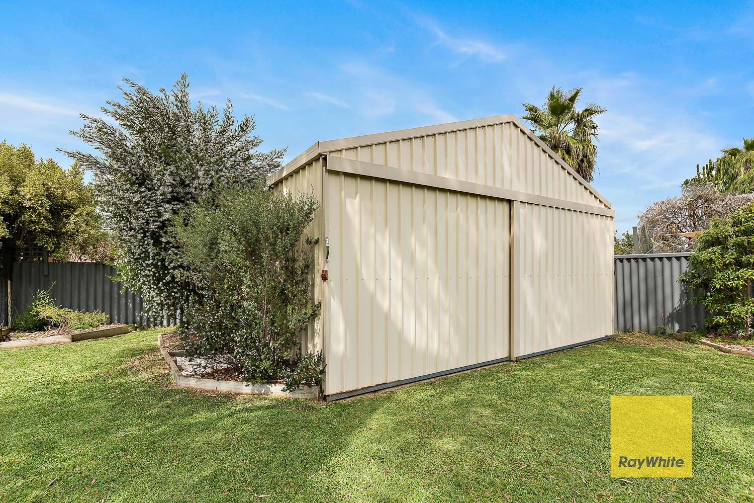 27 Glyndebourne Avenue — photo 15 of 23