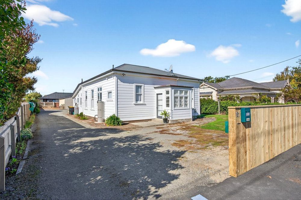fully fenced 2 bed 1