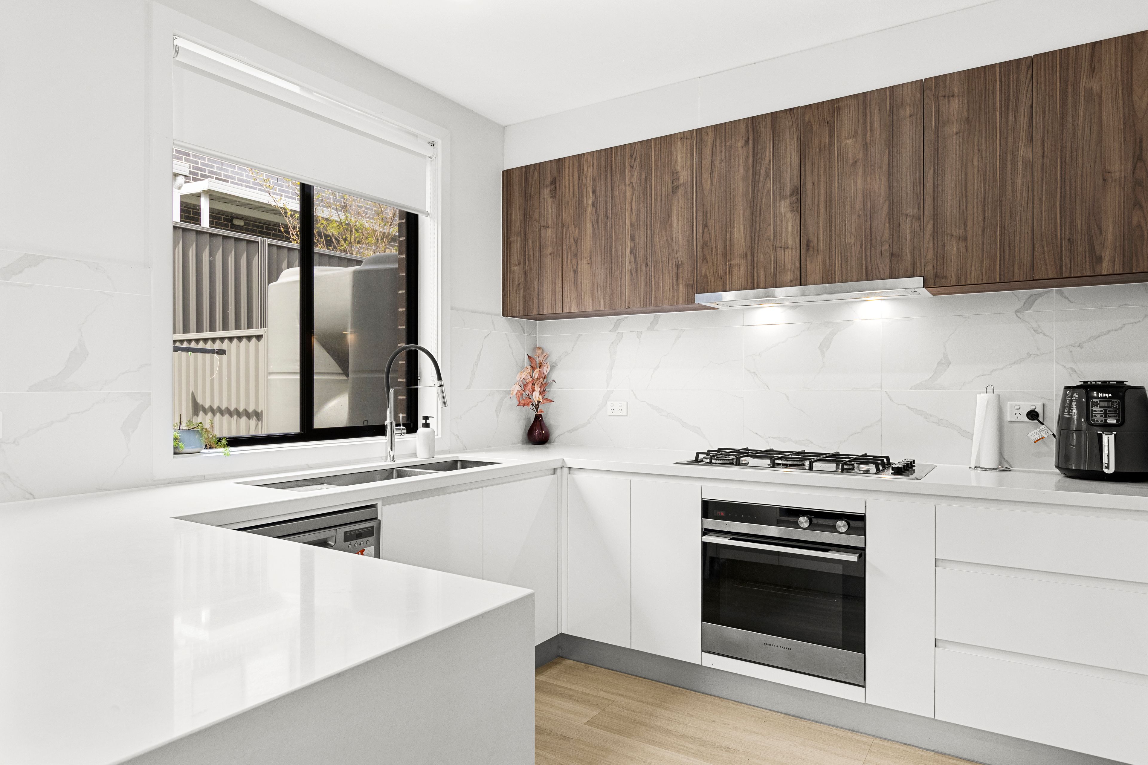 A Stylish Family Retreat Within 2 Minutes Walking Distance to Yarra Park Playground | Within Schofields Public School Catchment! — photo 7 of 17
