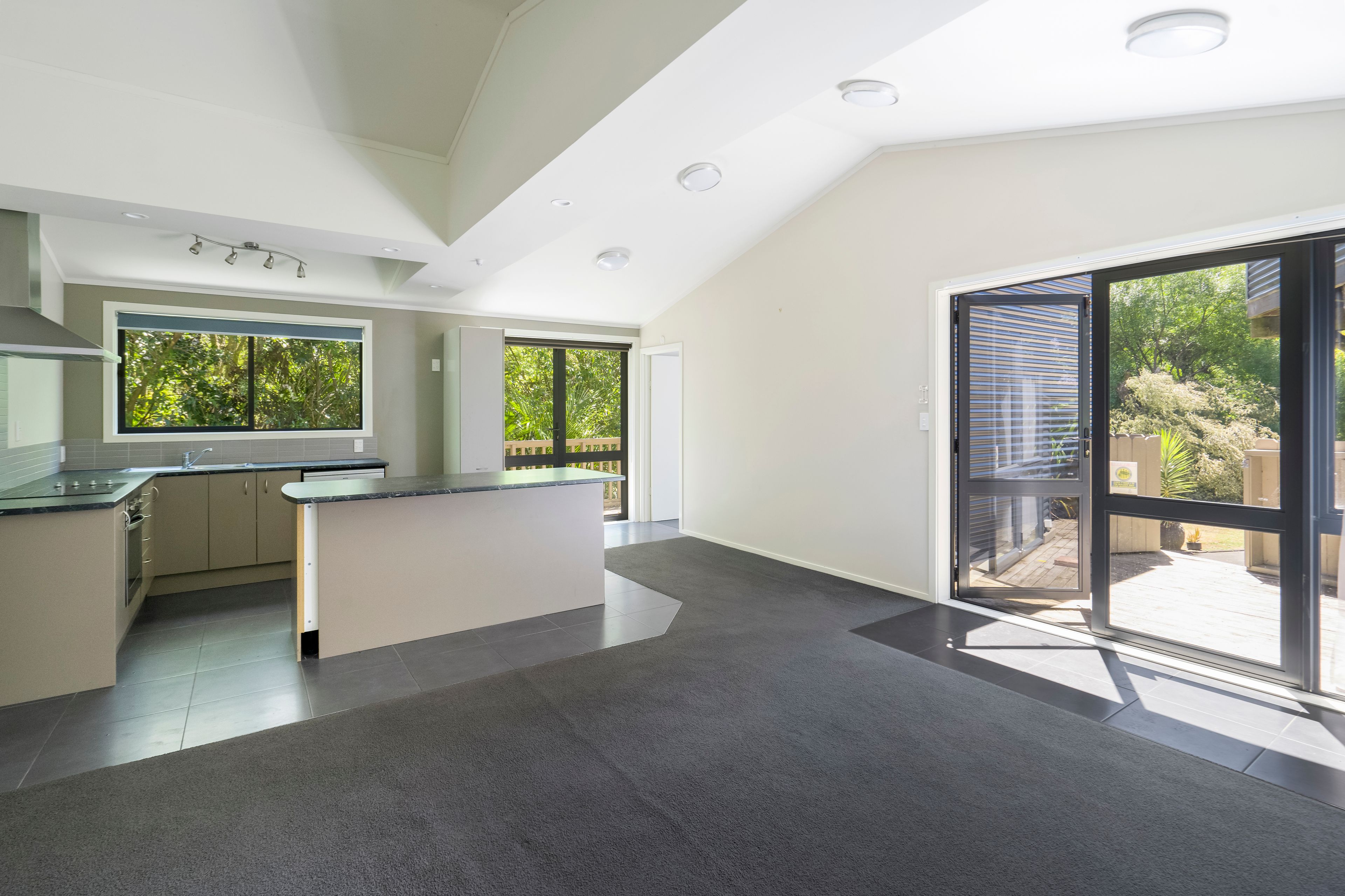 2/8a Montressor Place, Mellons Bay, Manukau City