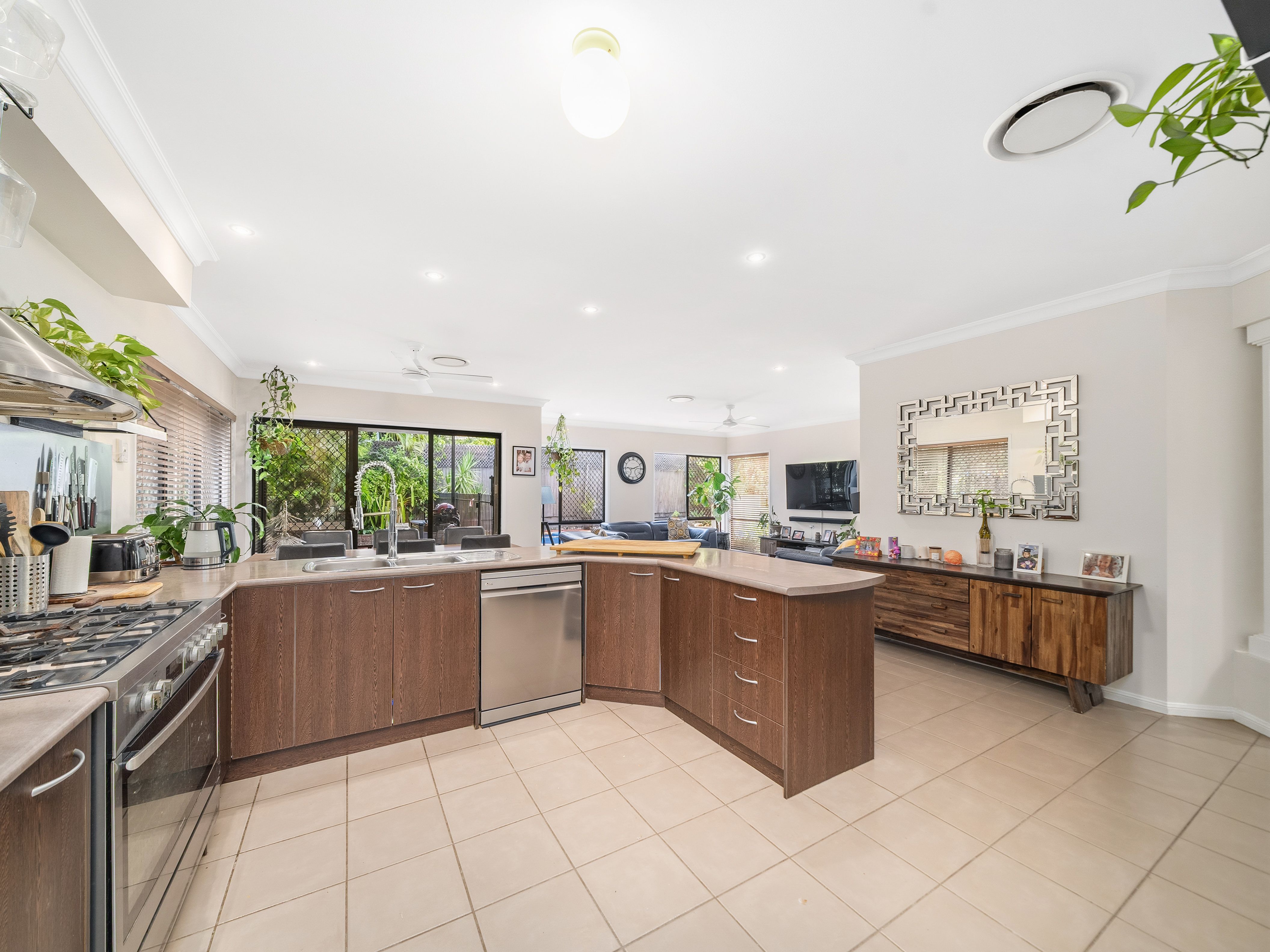 20 Litchfield Court — photo 6 of 24
