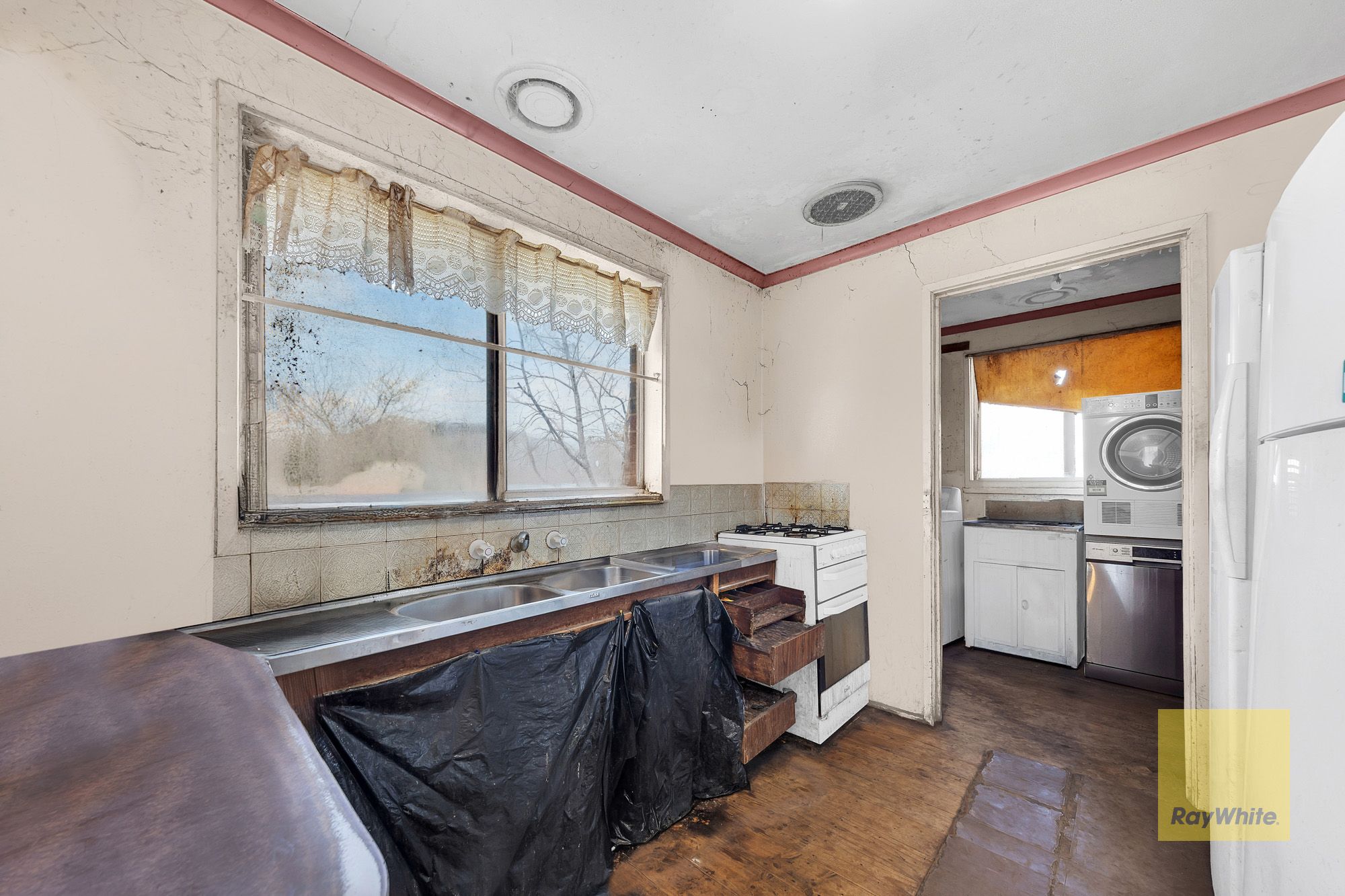 102 Oakwood Road — photo 7 of 13