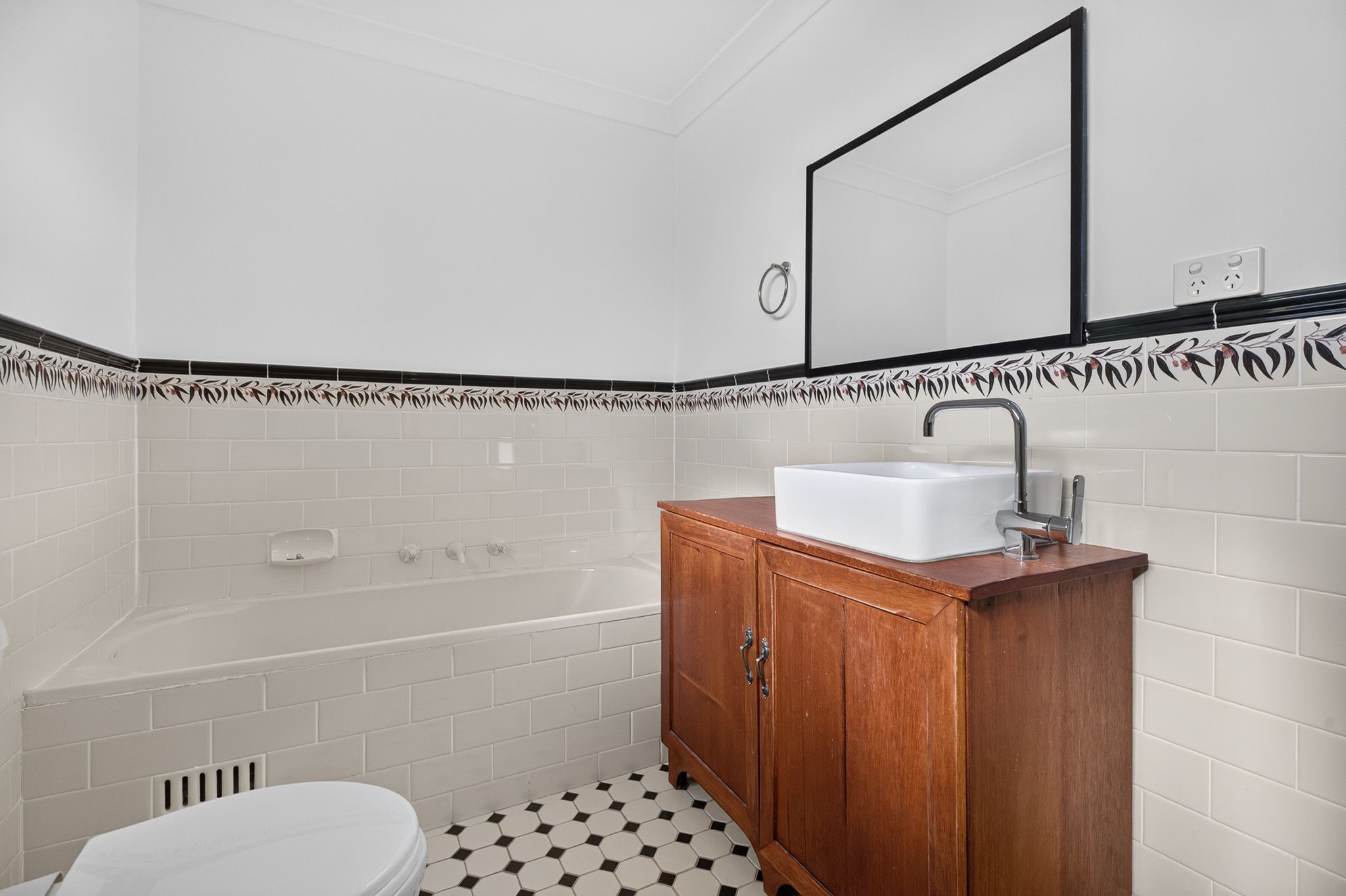 121B Cumberland Road — photo 17 of 23