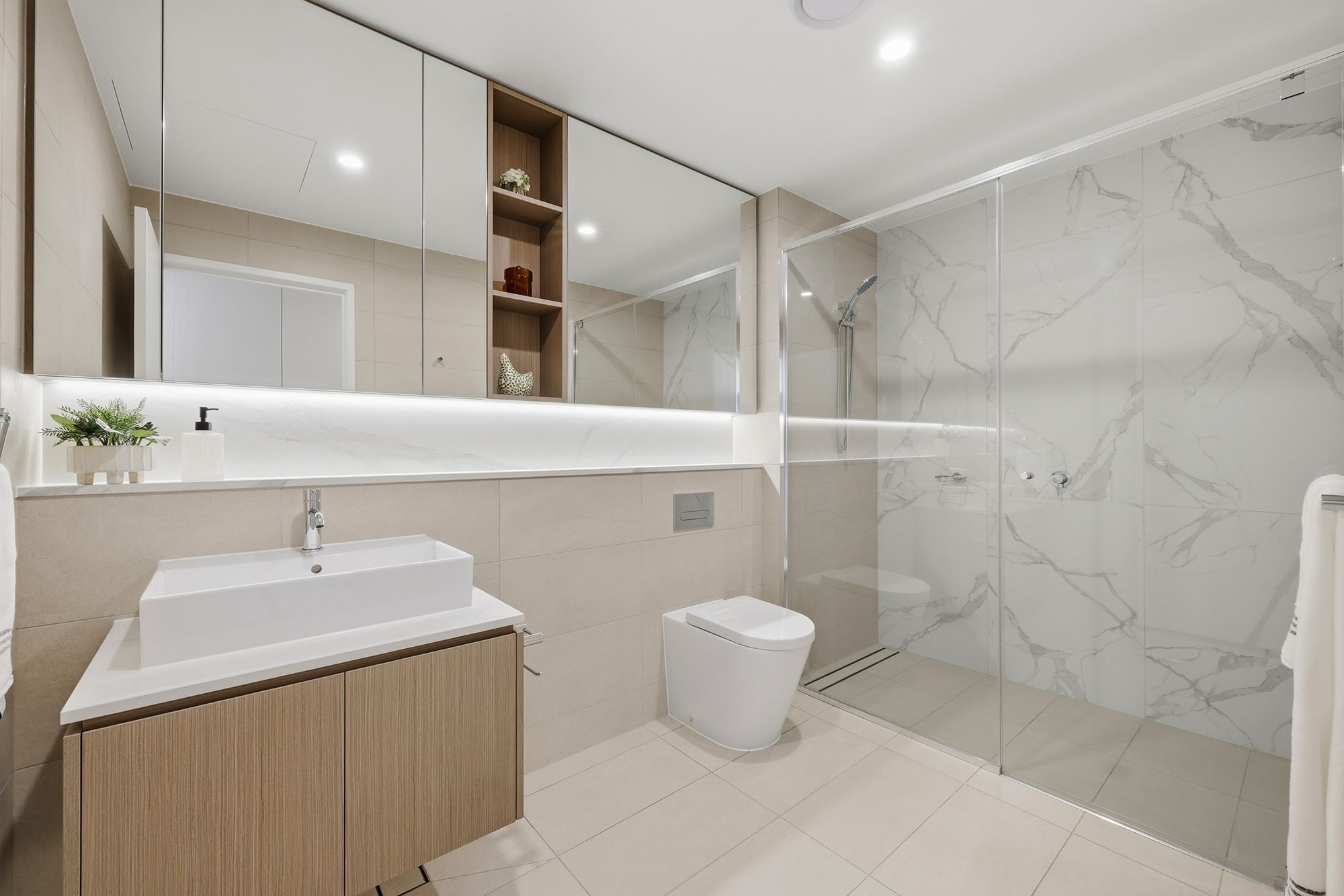 2103/40 Stanhill Drive — photo 9 of 20