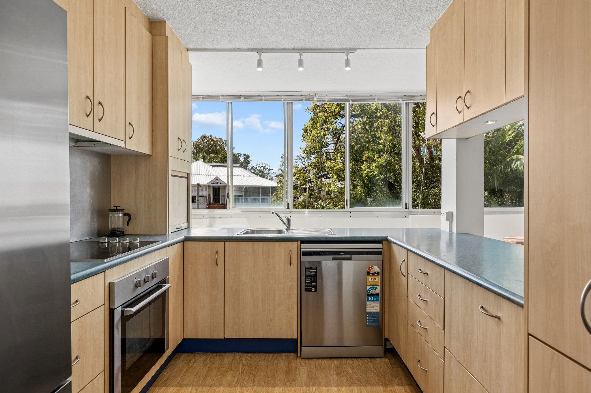 8/128 Oxlade Drive — photo 4 of 16