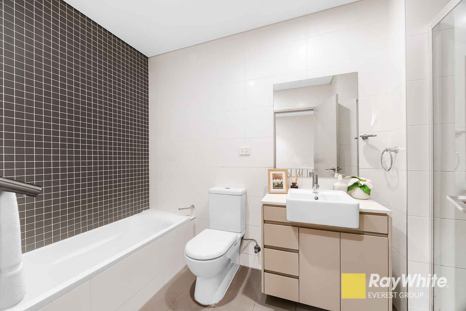 510B/8 Bourke Street — photo 17 of 25