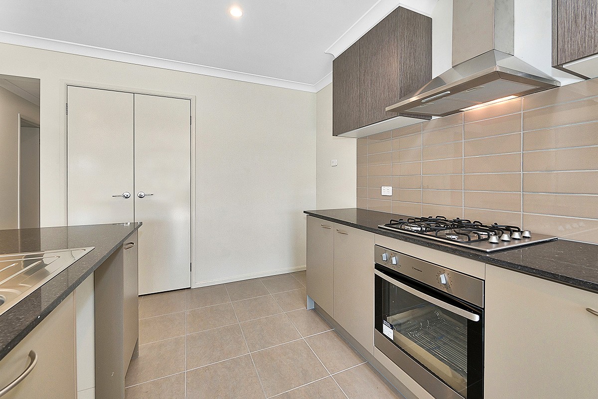 32 Aquatic Drive, Cranbourne West, VIC 3977