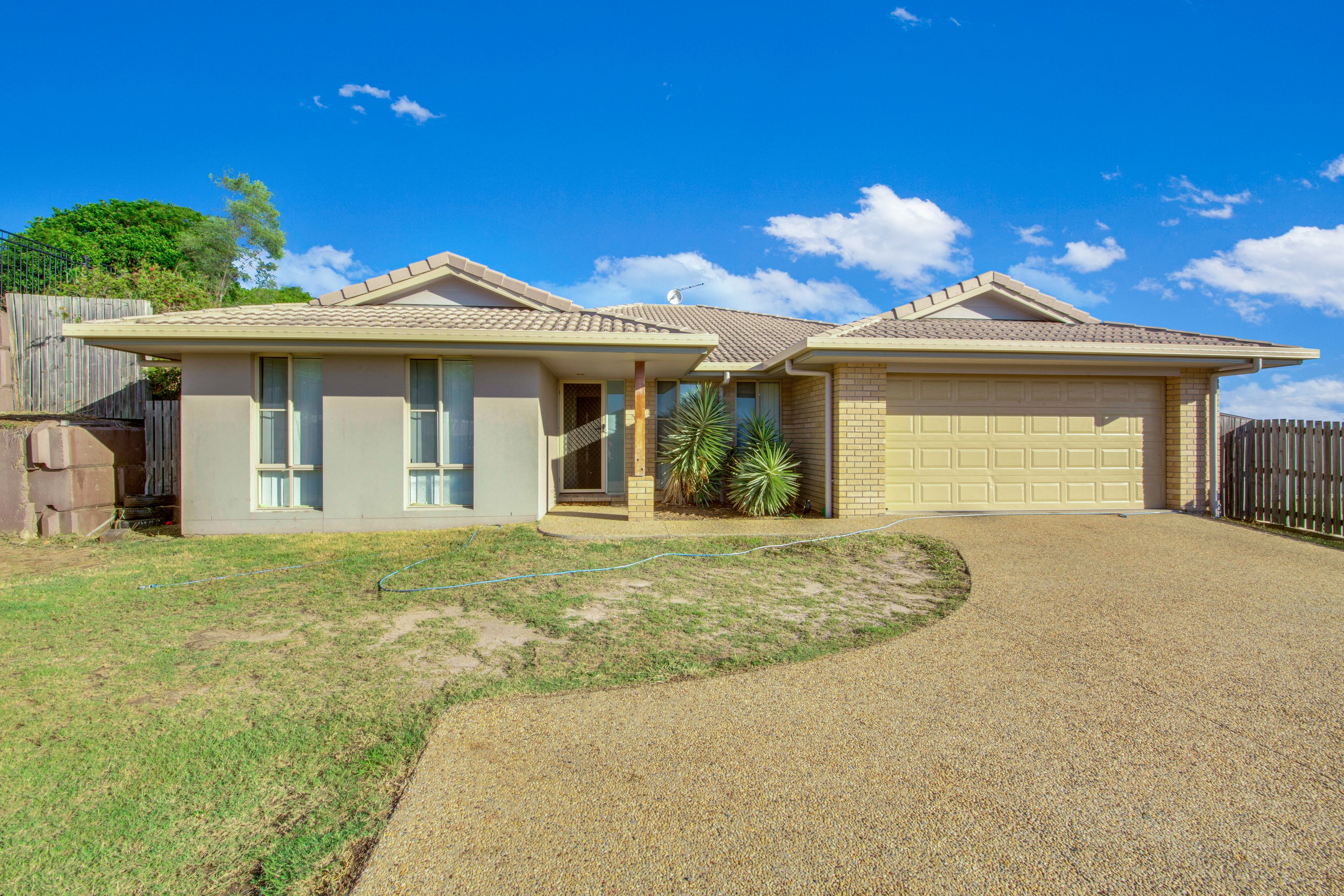 33 Dartmouth Close, Clinton, QLD 4680
