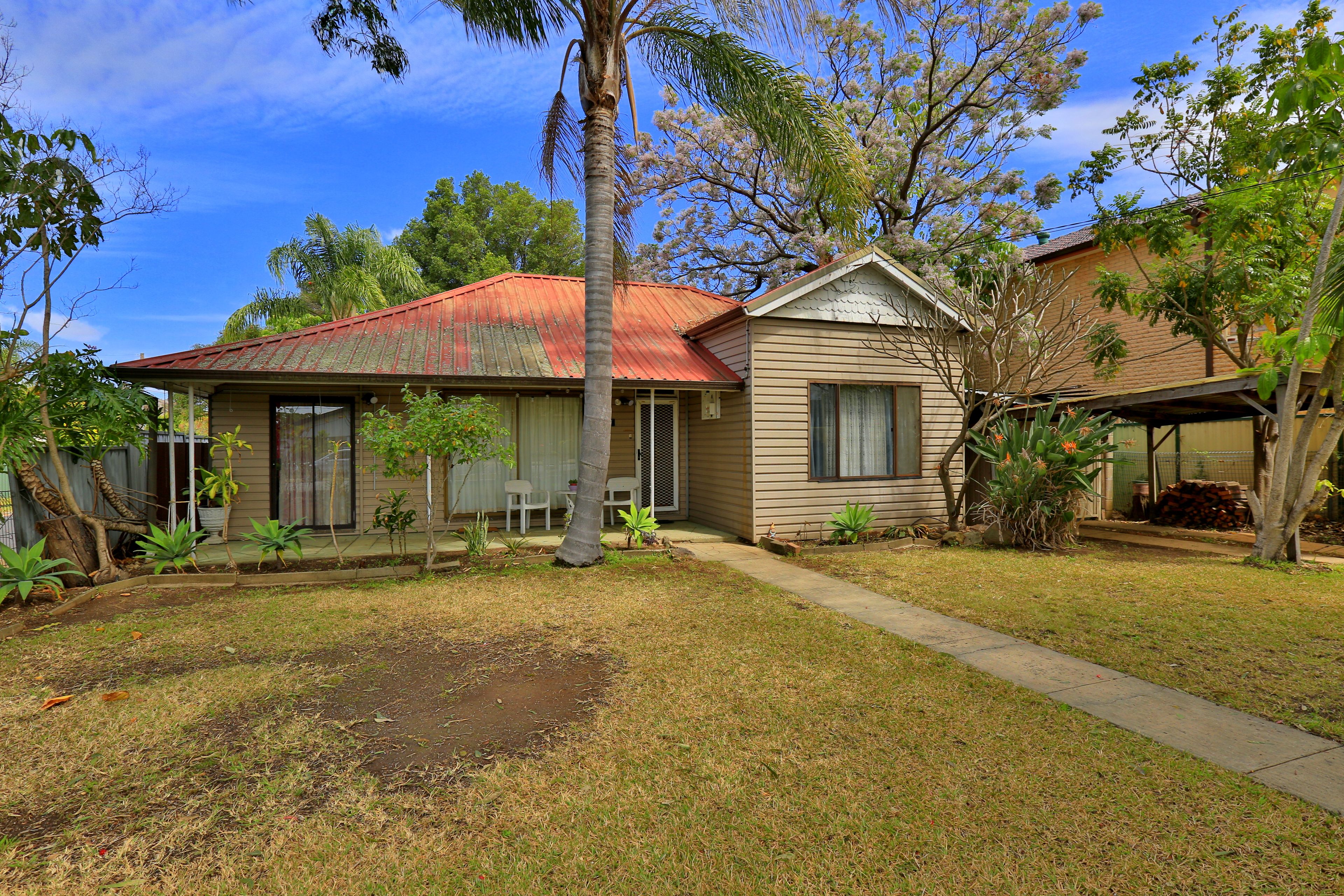 8 White Avenue