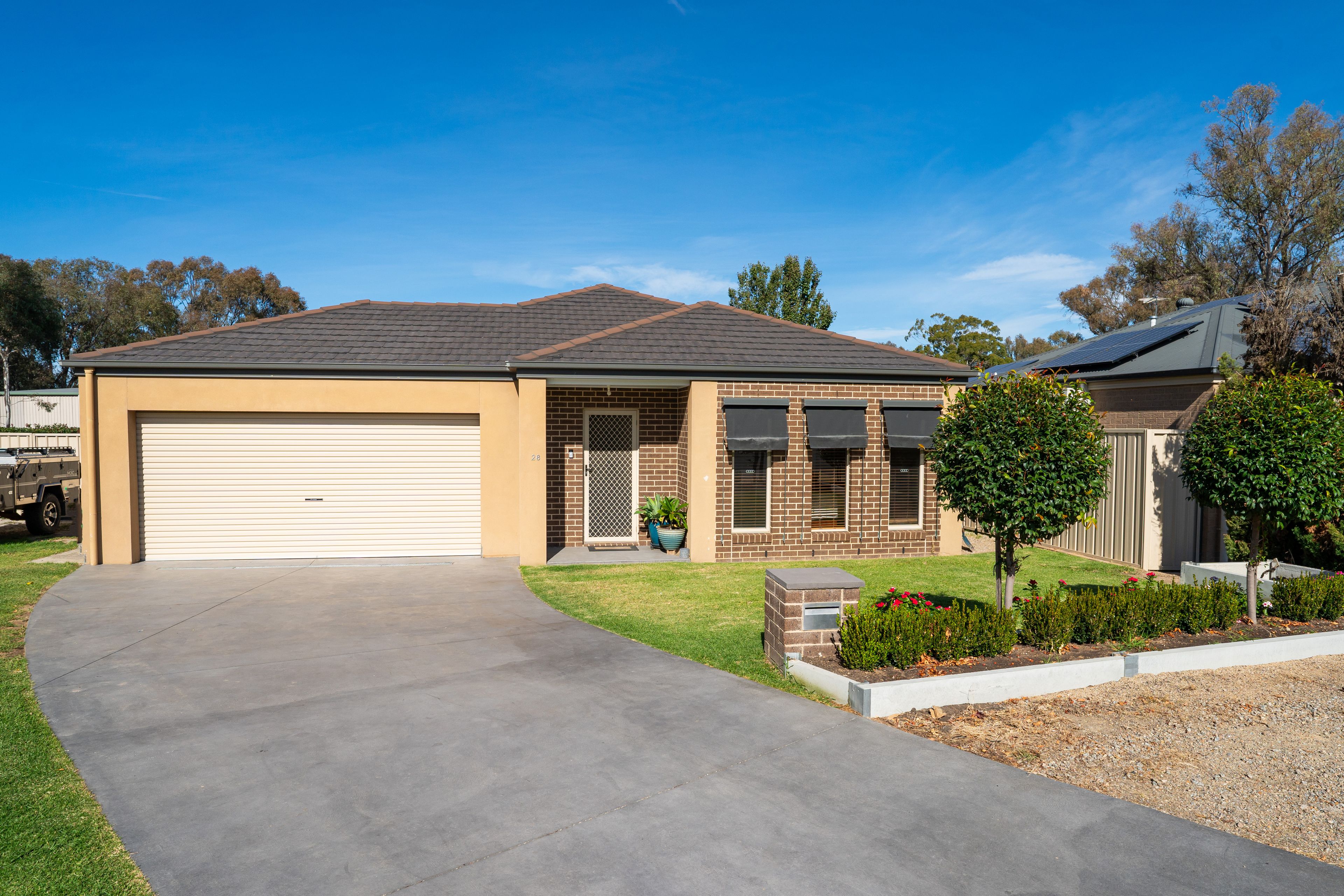 28 Nicola Place, Lavington NSW 2641