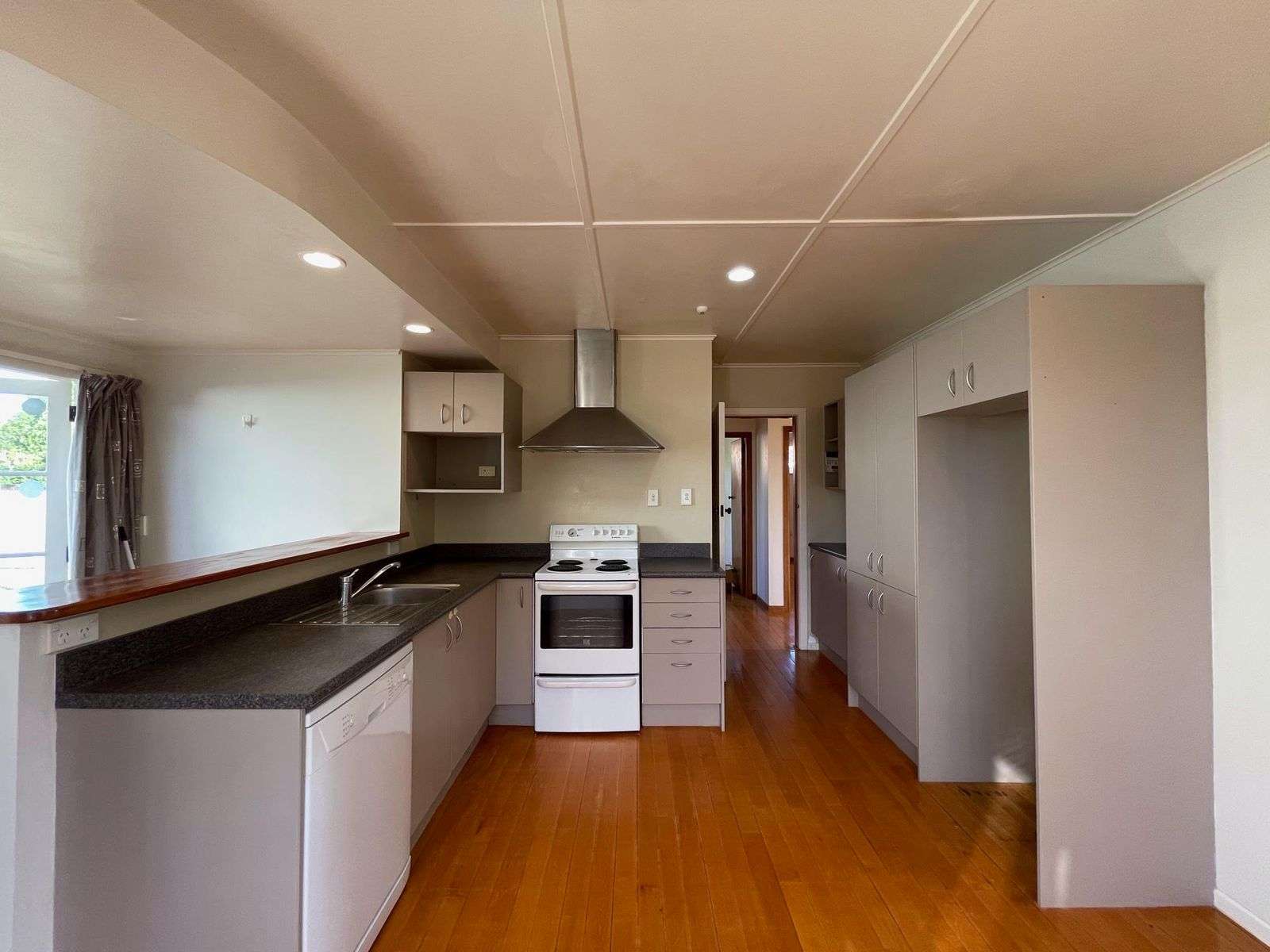 10 Defoe Avenue photo 1