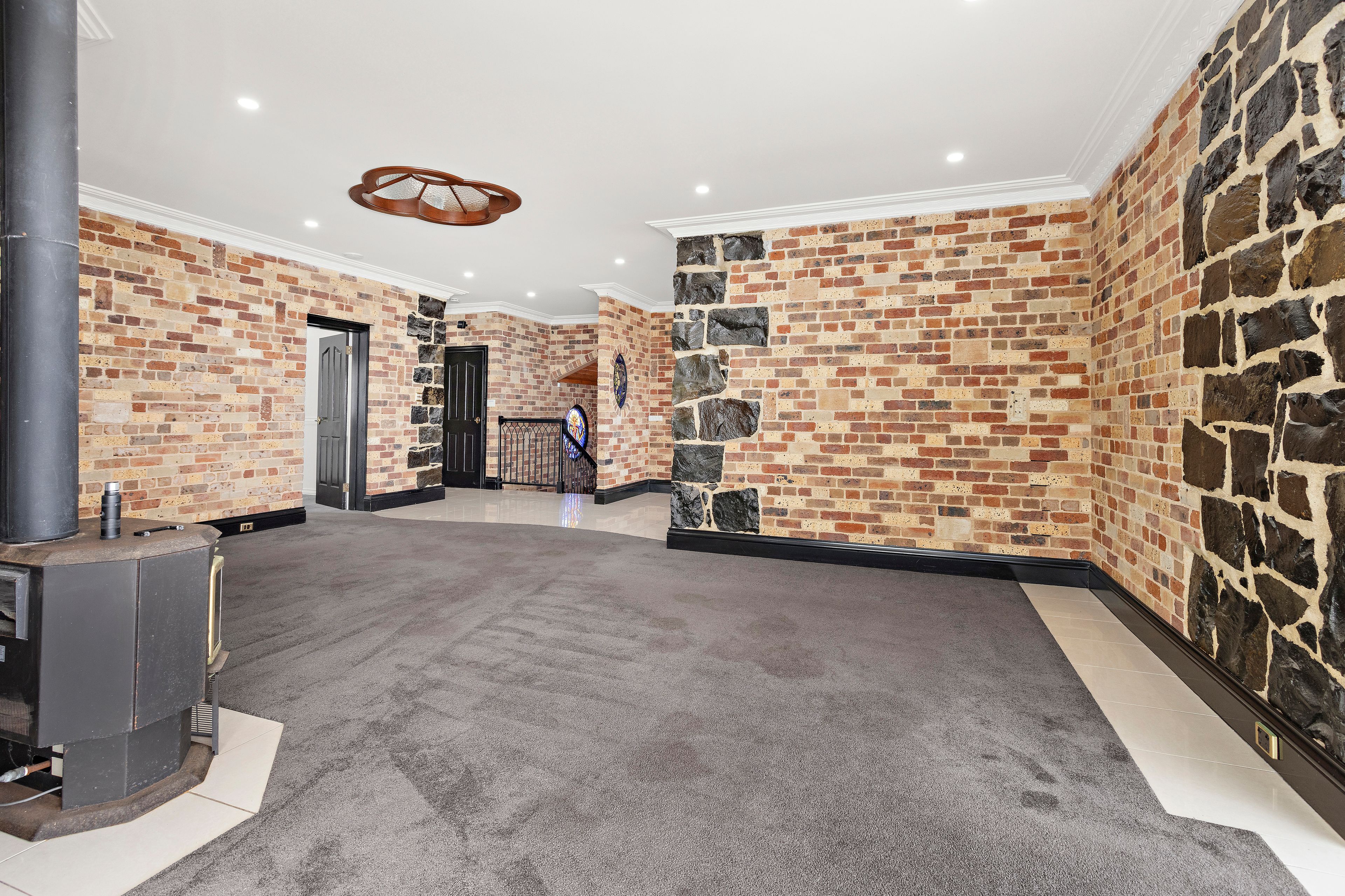 24 Darien Avenue — photo 4 of 20