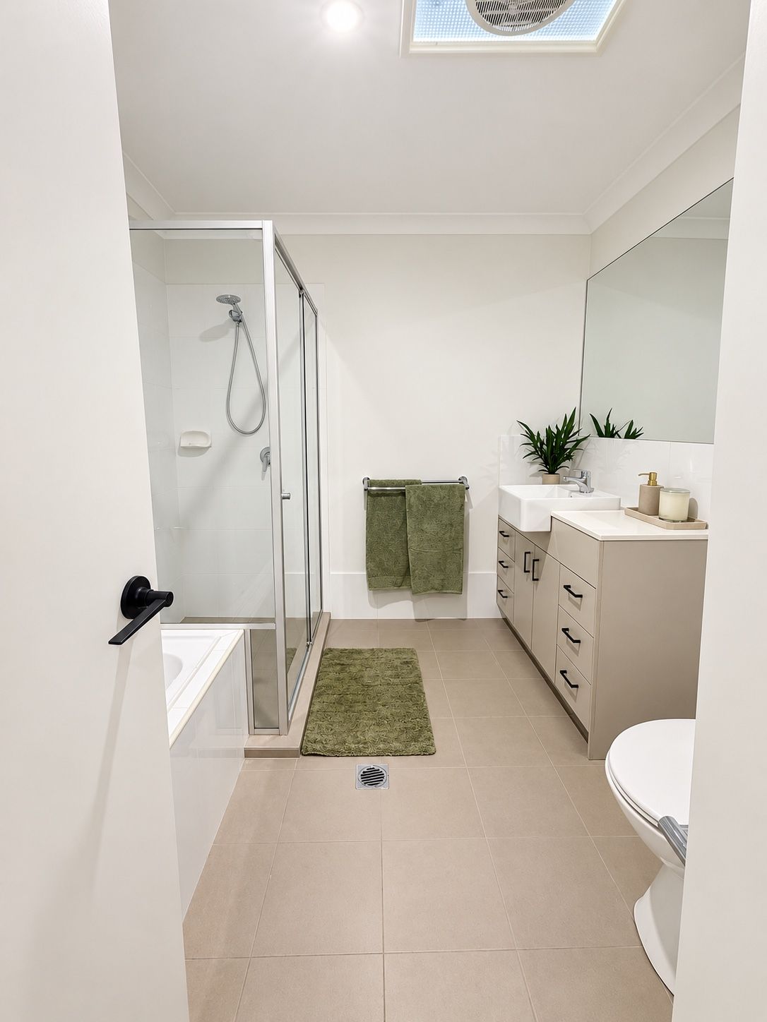 21/61 East Quay Drive — photo 11 of 20