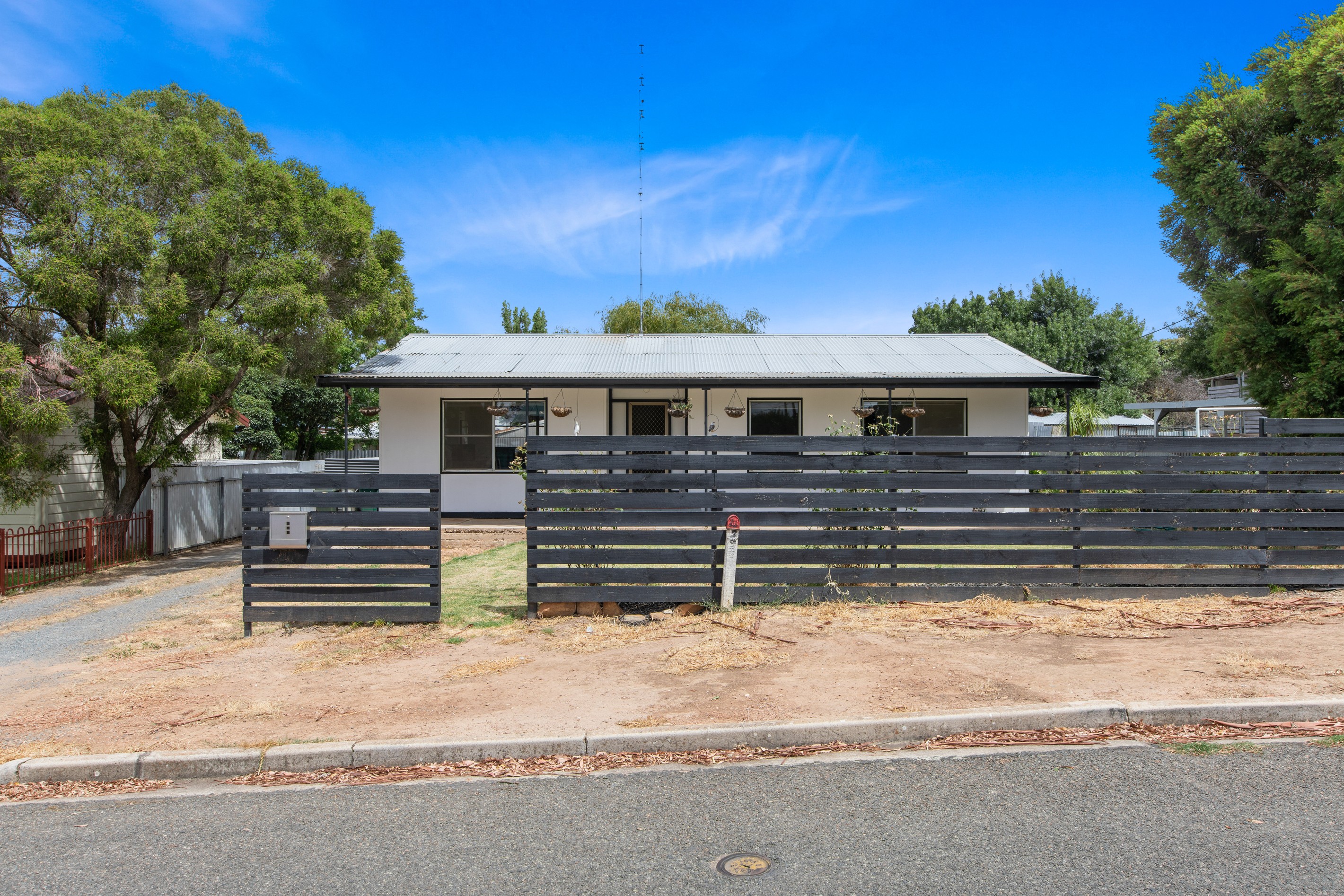 9 Pattullo Avenue, Clare, SA 5453